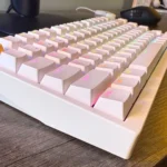 Bàn phím cơ không dây Lemokey P1 HE nhìn từ cạnh bên
