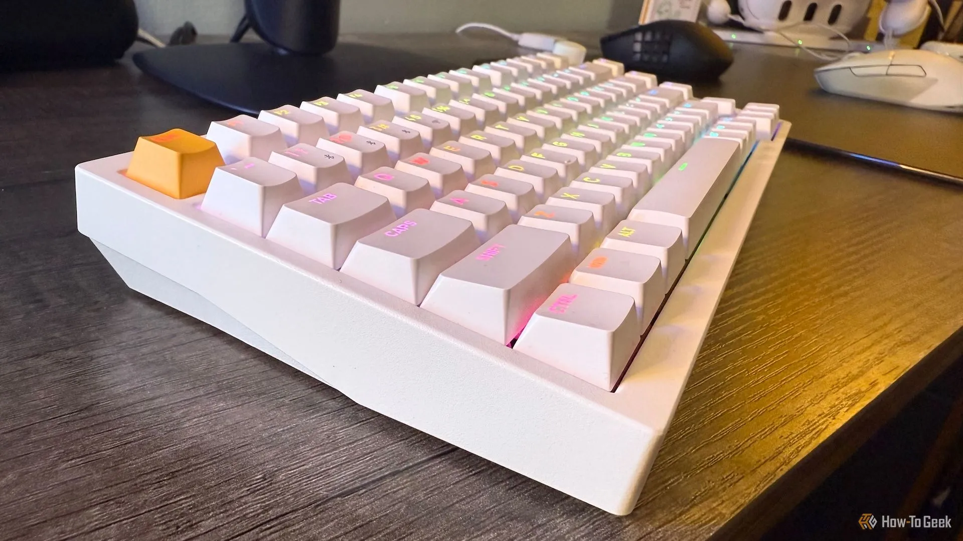 Bàn phím cơ không dây Lemokey P1 HE nhìn từ cạnh bên