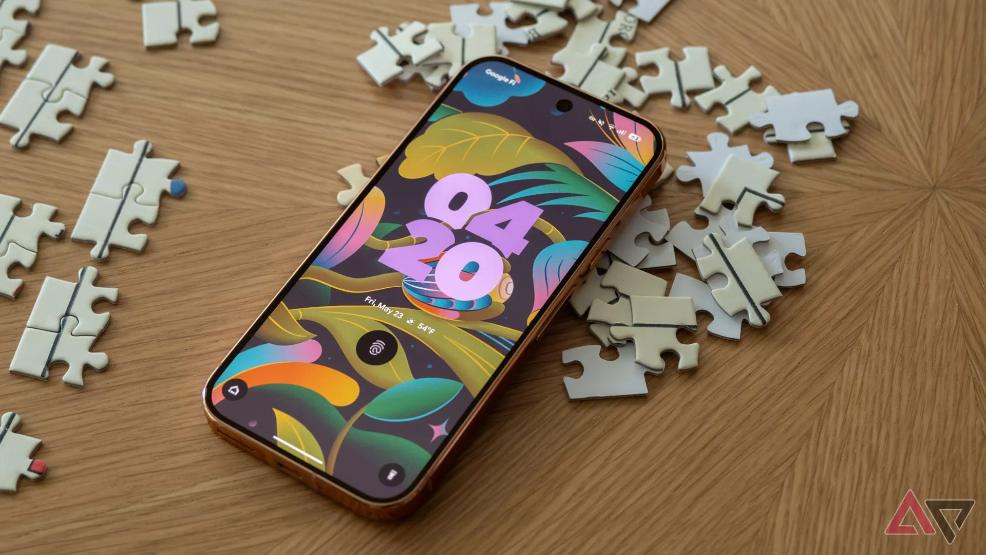 Điện thoại Google Pixel 9 Pro hiển thị màn hình chính