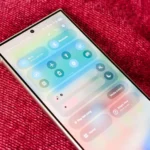 Giao diện menu cài đặt nhanh One UI 7 trên điện thoại Samsung Galaxy