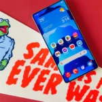 Hình ảnh điện thoại Samsung Galaxy S25 Ultra với màn hình chính