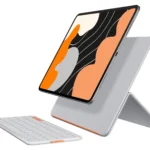Logitech Flip Folio: Bàn phím và chân đế tháo rời đặt cạnh iPad Air 13 inch màu xám nhạt