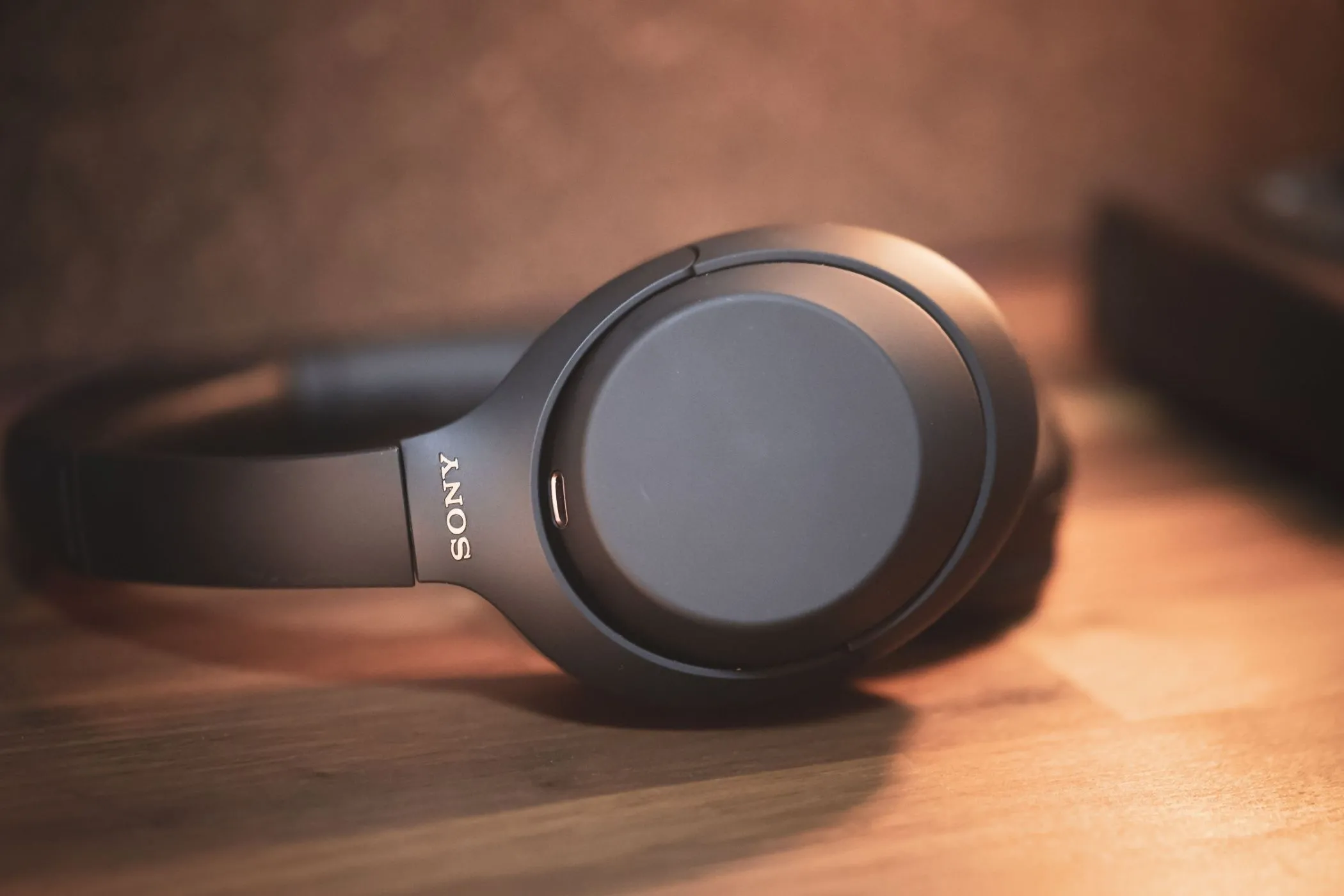 Tai nghe chống ồn không dây Sony WH-1000XM4 màu đen