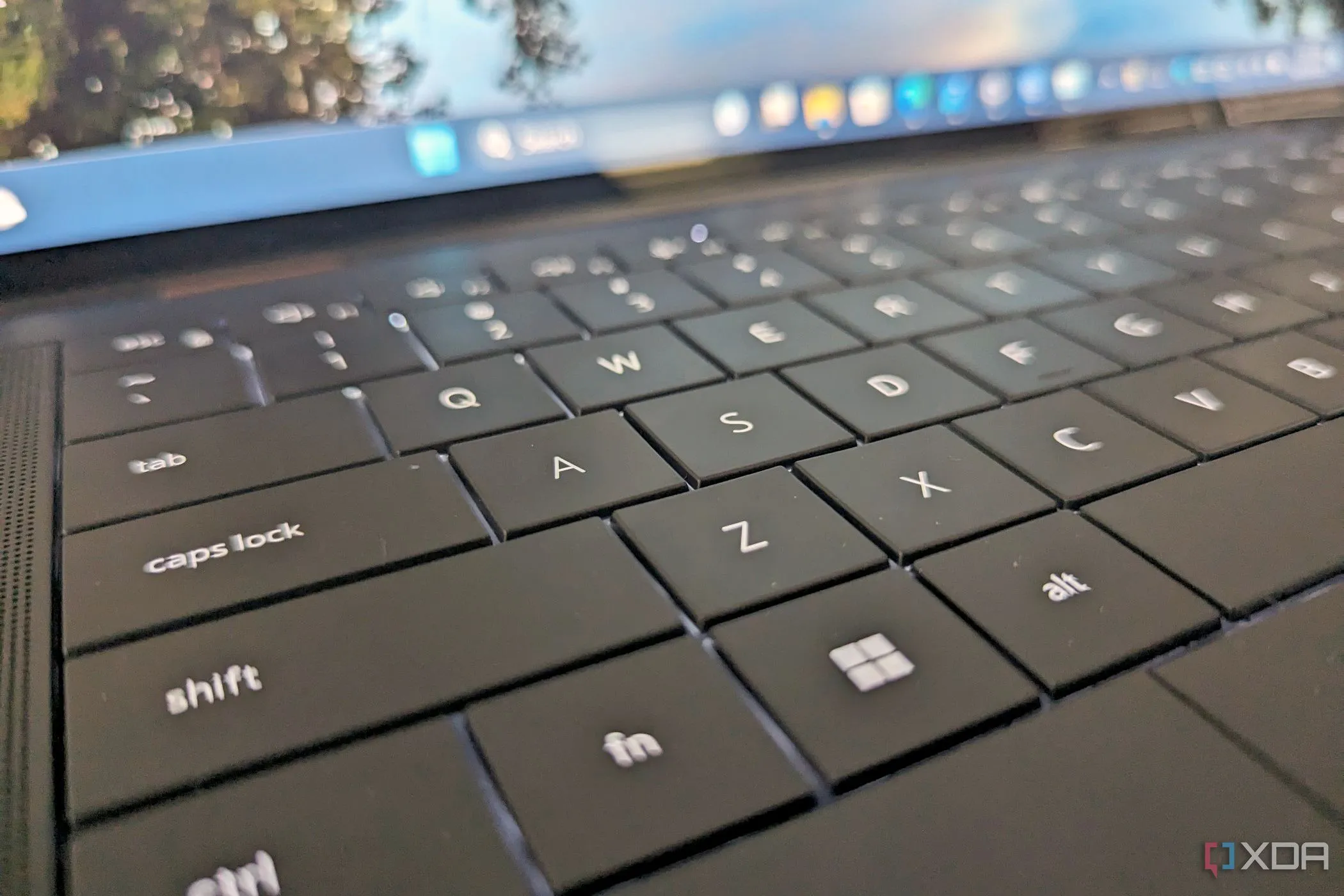 Bàn phím QWERTY trên laptop Dell Latitude 9440 2-in-1
