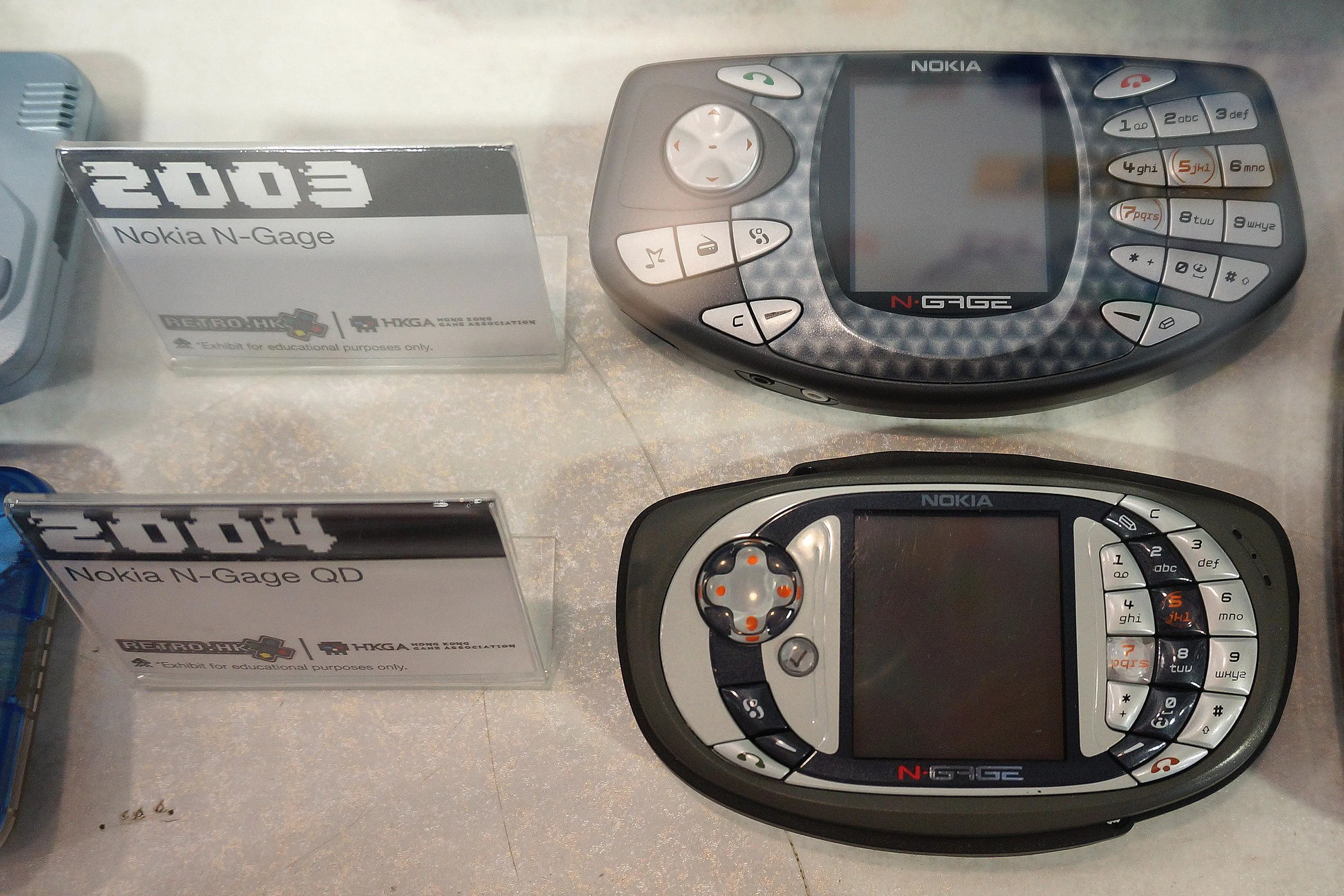 Điện thoại kiêm máy chơi game Nokia N-Gage và Nokia N-Gage QD