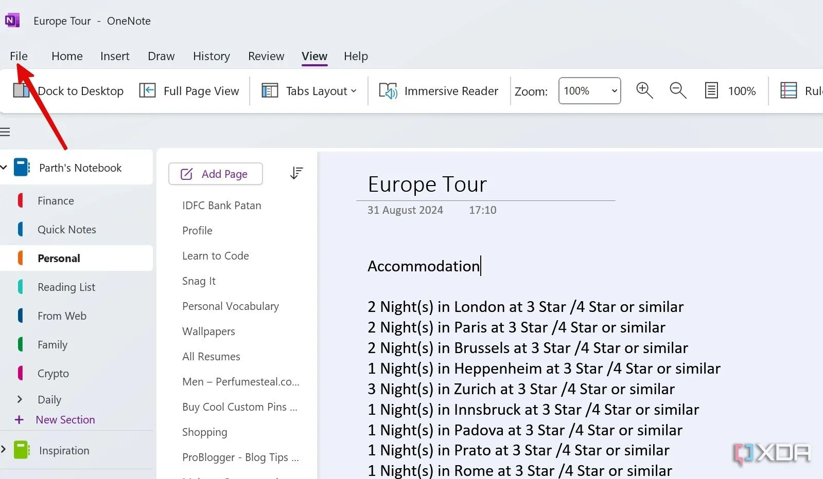 Giao diện OneNote với menu File đang mở, hiển thị các tùy chọn quản lý sổ tay.