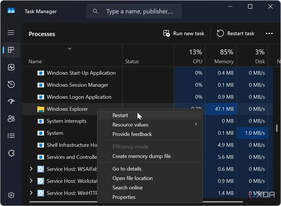Giao diện Task Manager trên Windows 11 hiển thị tùy chọn &quot;Restart&quot; cho tiến trình Windows Explorer, minh họa cách khởi động lại File Explorer.