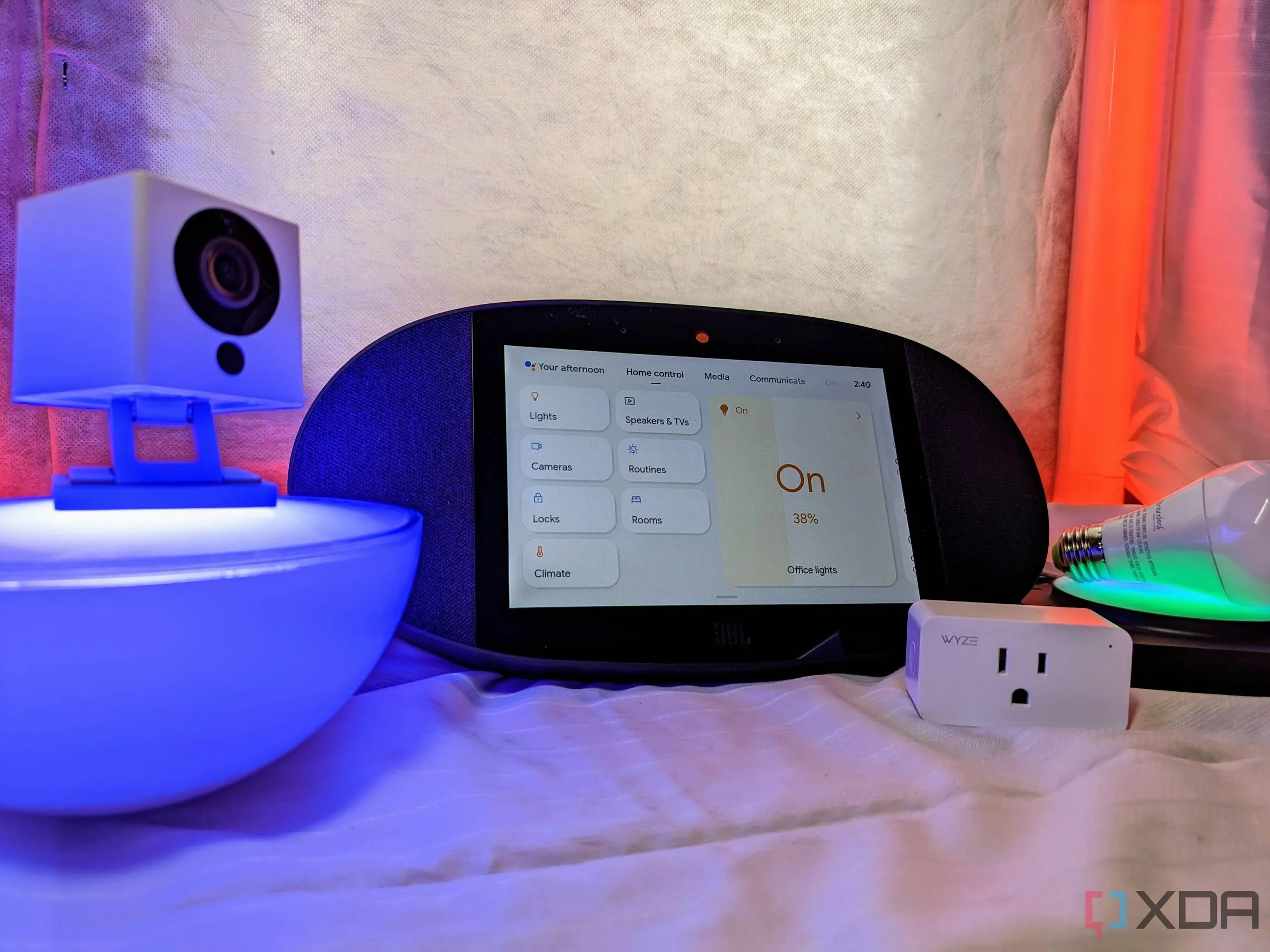 Hệ sinh thái nhà thông minh với thiết bị Google Pixel, Philips Hue và Wyze Cam