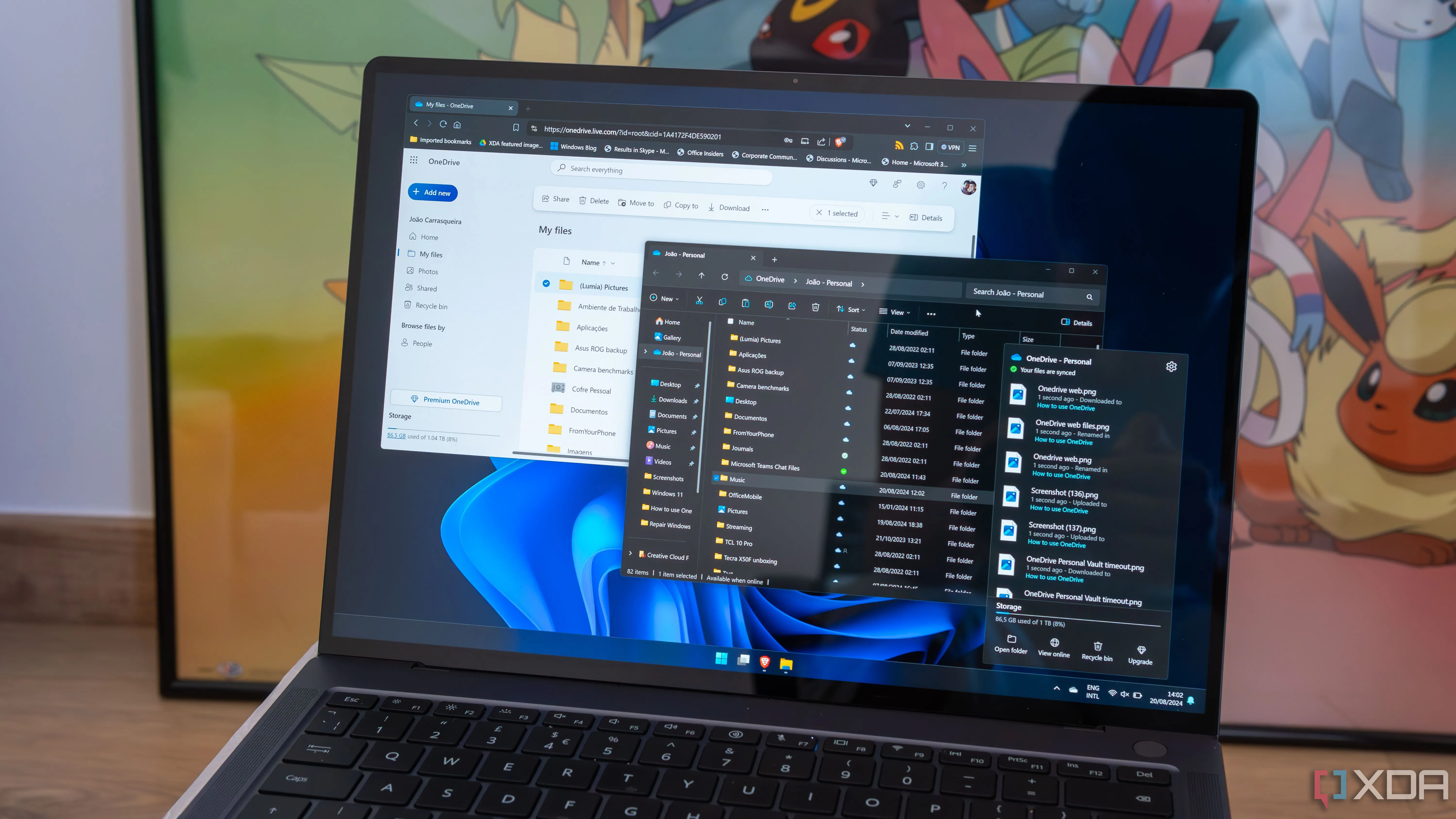Hình ảnh minh họa một laptop Windows 11 với nhiều giao diện OneDrive khác nhau, thể hiện khả năng lưu trữ dự phòng các bản sao lưu