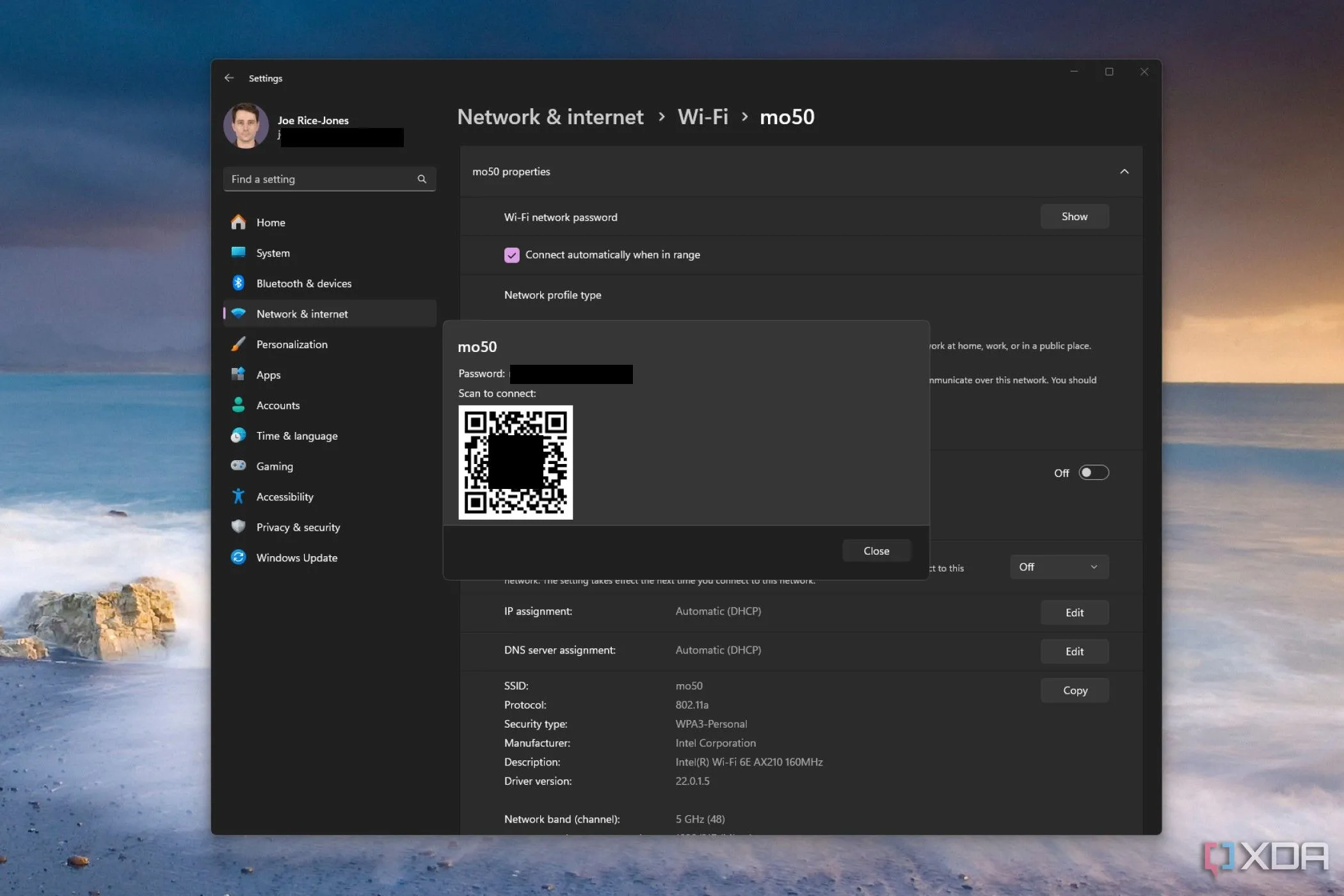 Màn hình cài đặt Wi-Fi trong Windows 11, hiển thị mã QR và mật khẩu mạng để chia sẻ nhanh chóng với các thiết bị khác, tối ưu trải nghiệm kết nối.