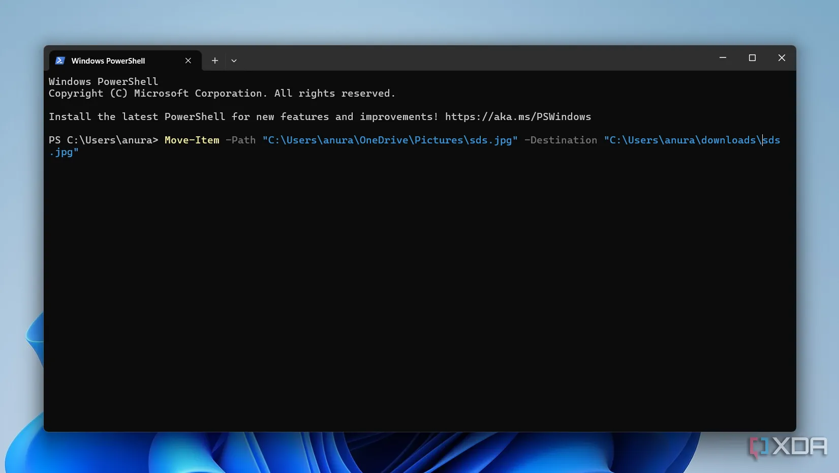 Màn hình PowerShell hiển thị lệnh Move-Item để di chuyển tệp tin và thư mục