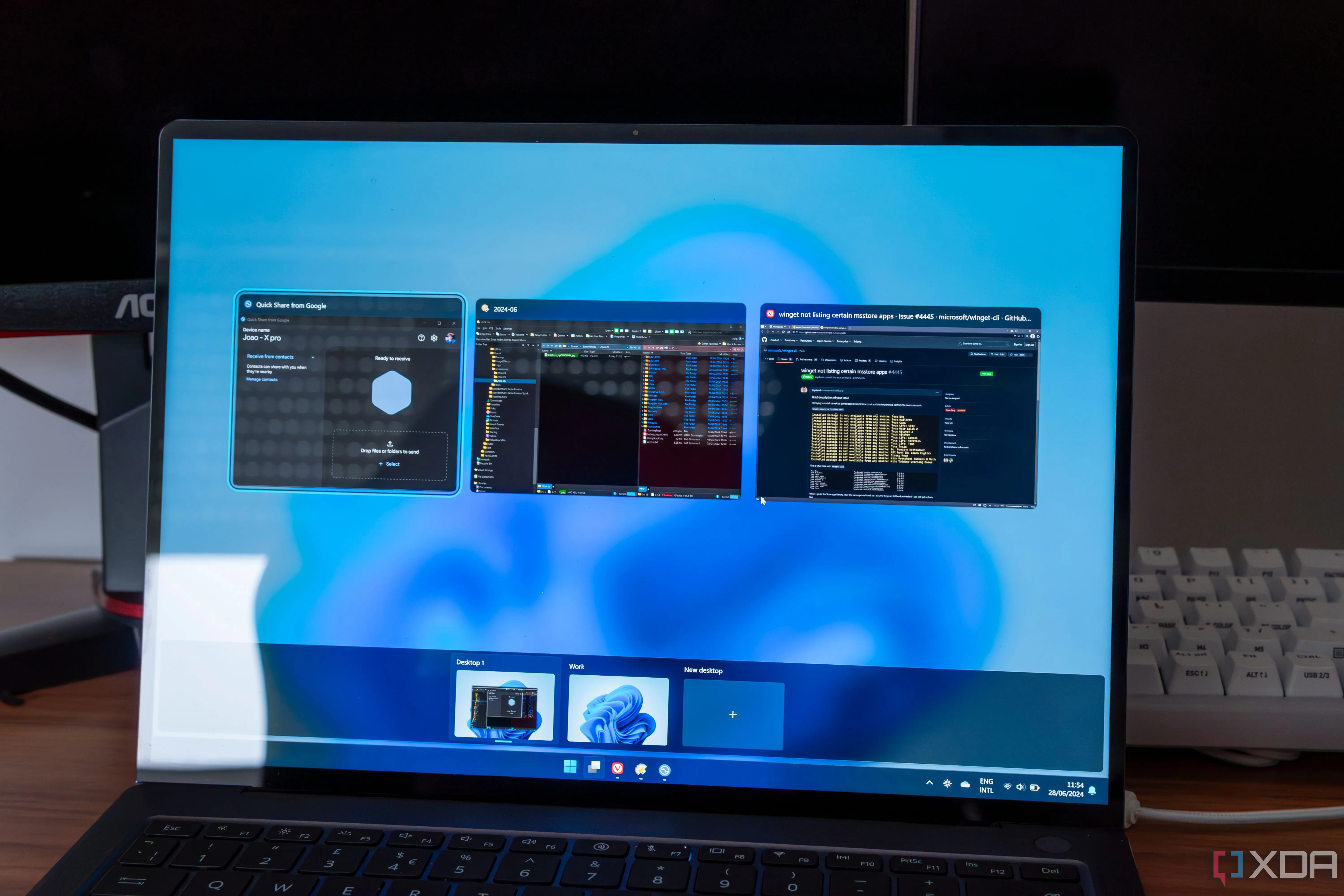 Màn hình Task View trên laptop Windows 11 hiển thị nhiều màn hình ảo (Virtual Desktops), giúp người dùng dễ dàng quản lý các không gian làm việc khác nhau.