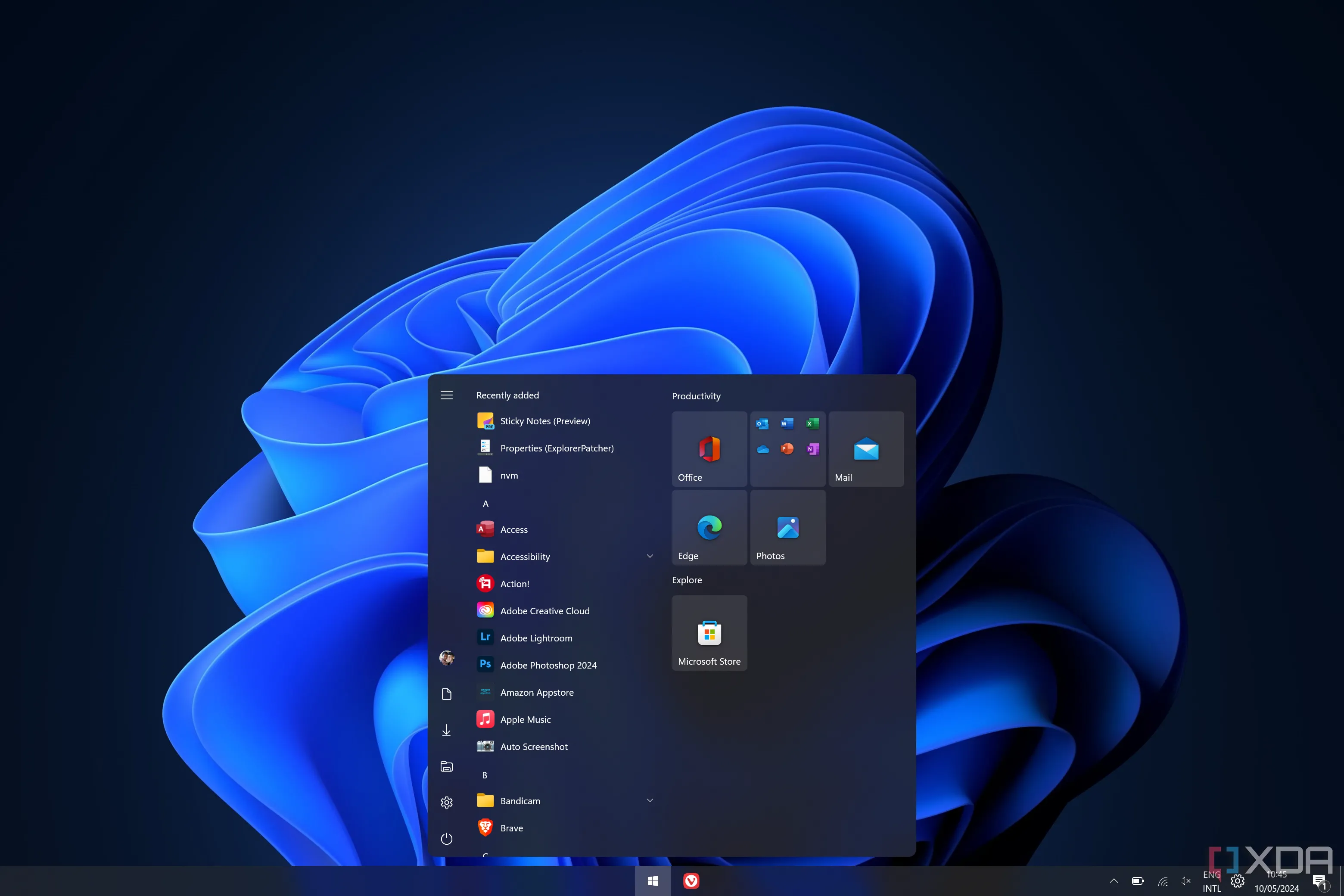 Màn hình Windows 11 với thanh tác vụ và Start menu được khôi phục theo phong cách Windows 10 thông qua ExplorerPatcher, mang lại trải nghiệm quen thuộc.