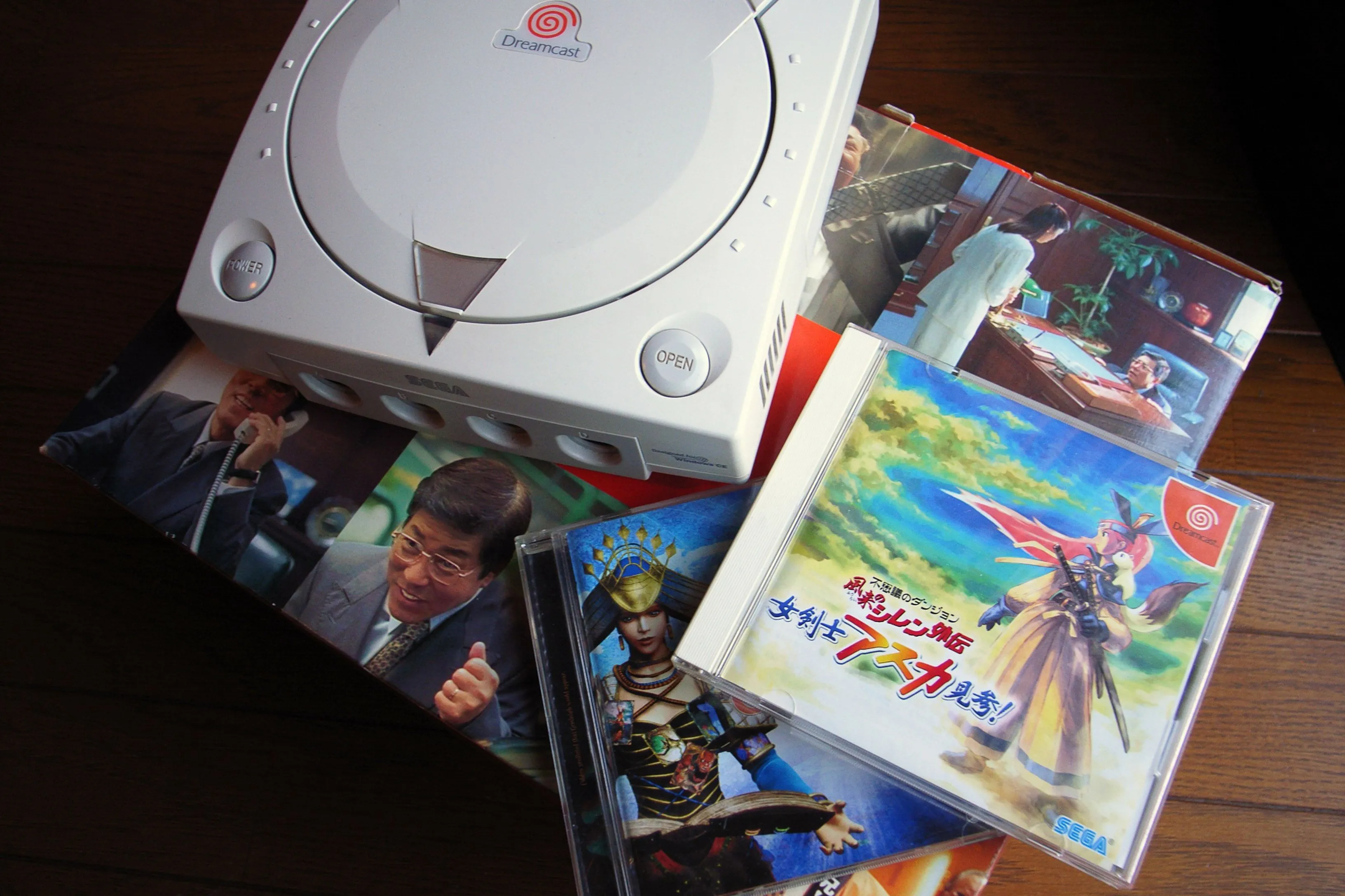 Máy chơi game Sega Dreamcast và các tựa game kinh điển đi kèm