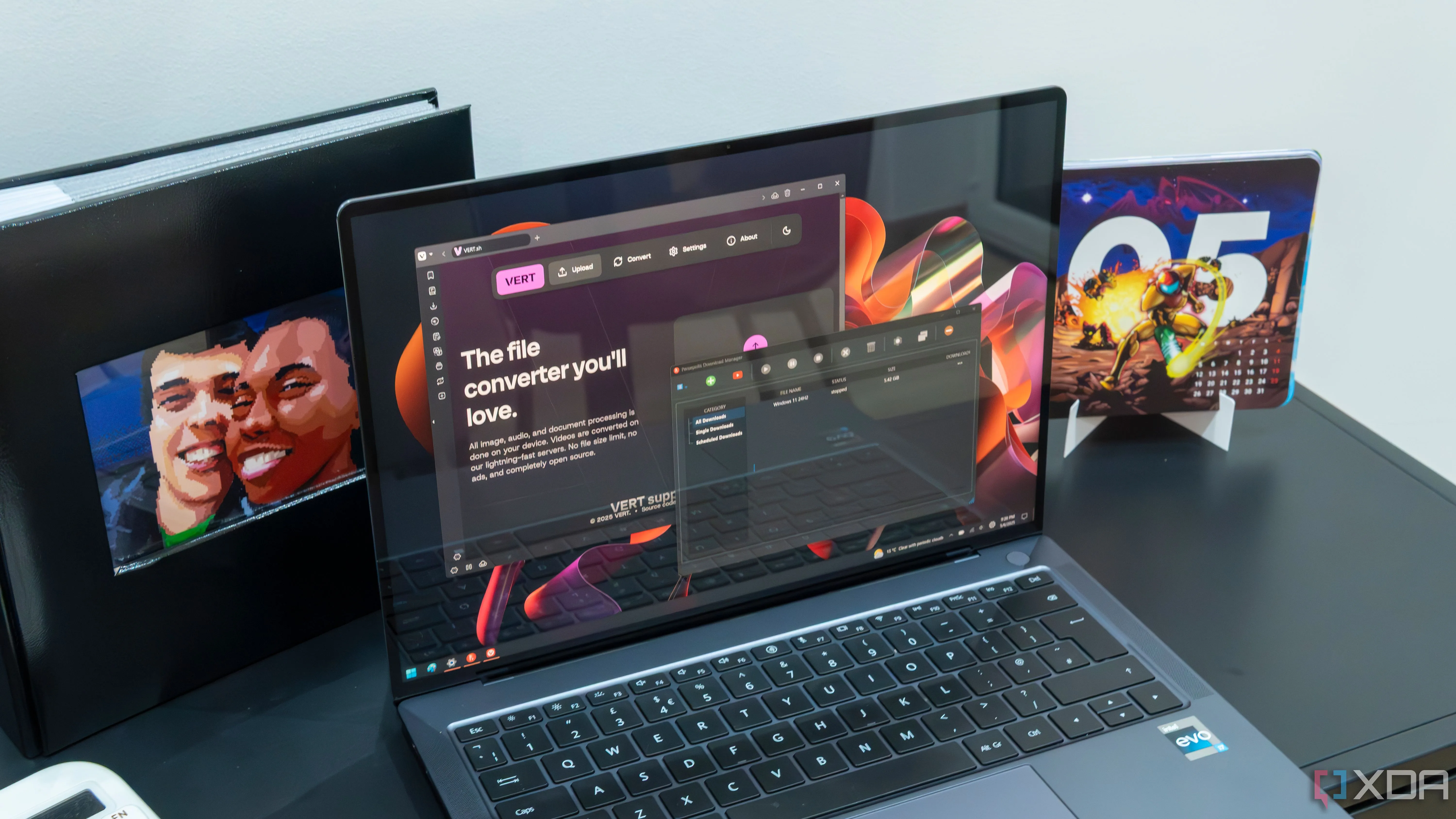 Máy tính xách tay Windows 11 hiển thị các ứng dụng mã nguồn mở đang chạy, minh họa hệ sinh thái phần mềm tự do và linh hoạt