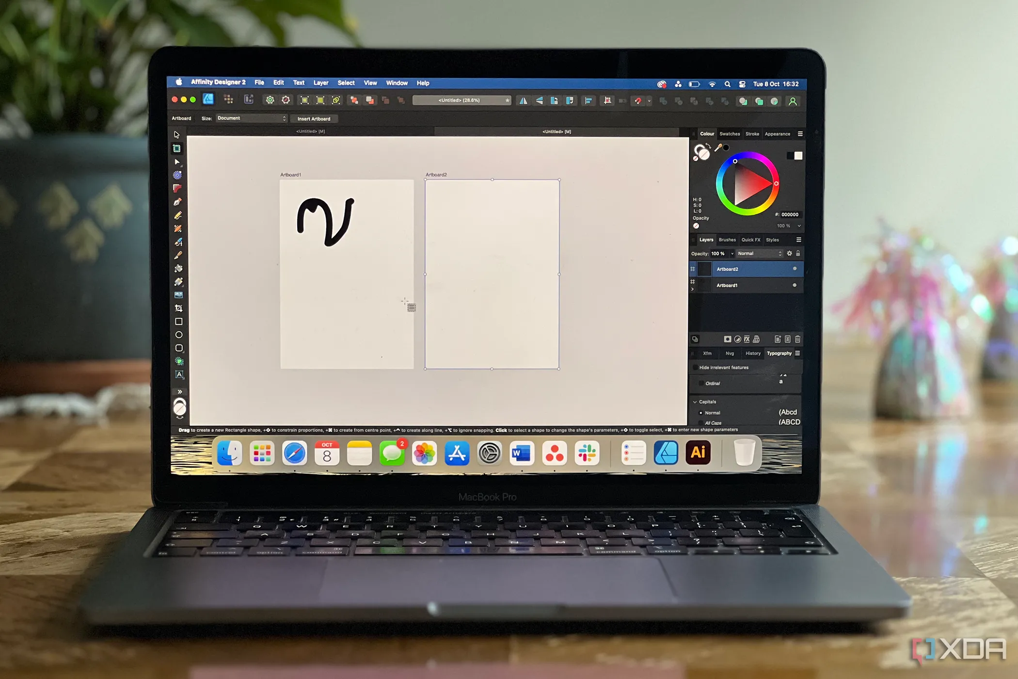 Phần mềm Affinity Designer đang chạy trên một chiếc MacBook Pro, minh họa trải nghiệm sử dụng phần mềm mua một lần.