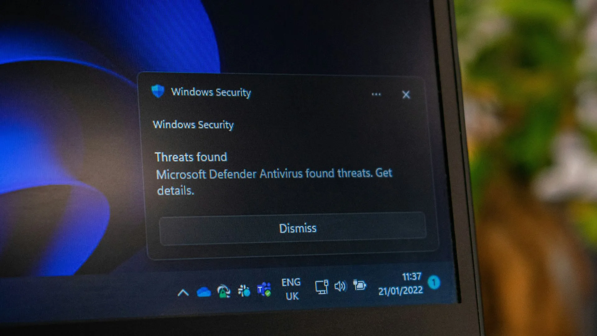Thông báo từ Windows Security cho thấy Microsoft Defender Antivirus phát hiện mối đe dọa, nhấn mạnh vấn đề bảo mật trên hệ điều hành Windows.