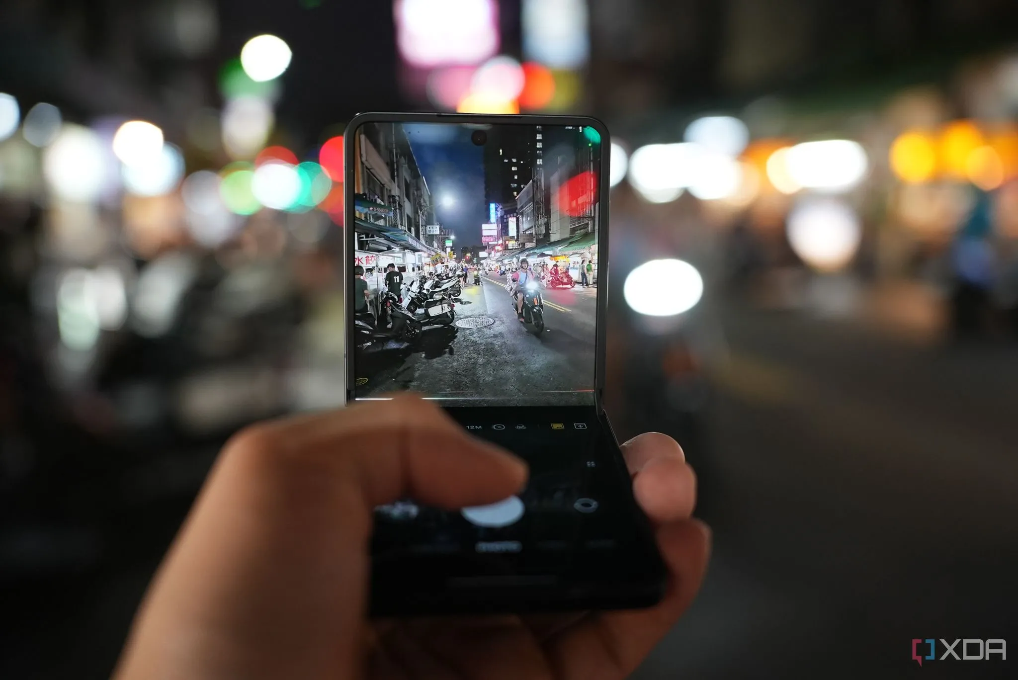 Ảnh chụp từ camera Samsung Galaxy Z Flip 7, cho thấy chất lượng hình ảnh và khả năng xử lý màu