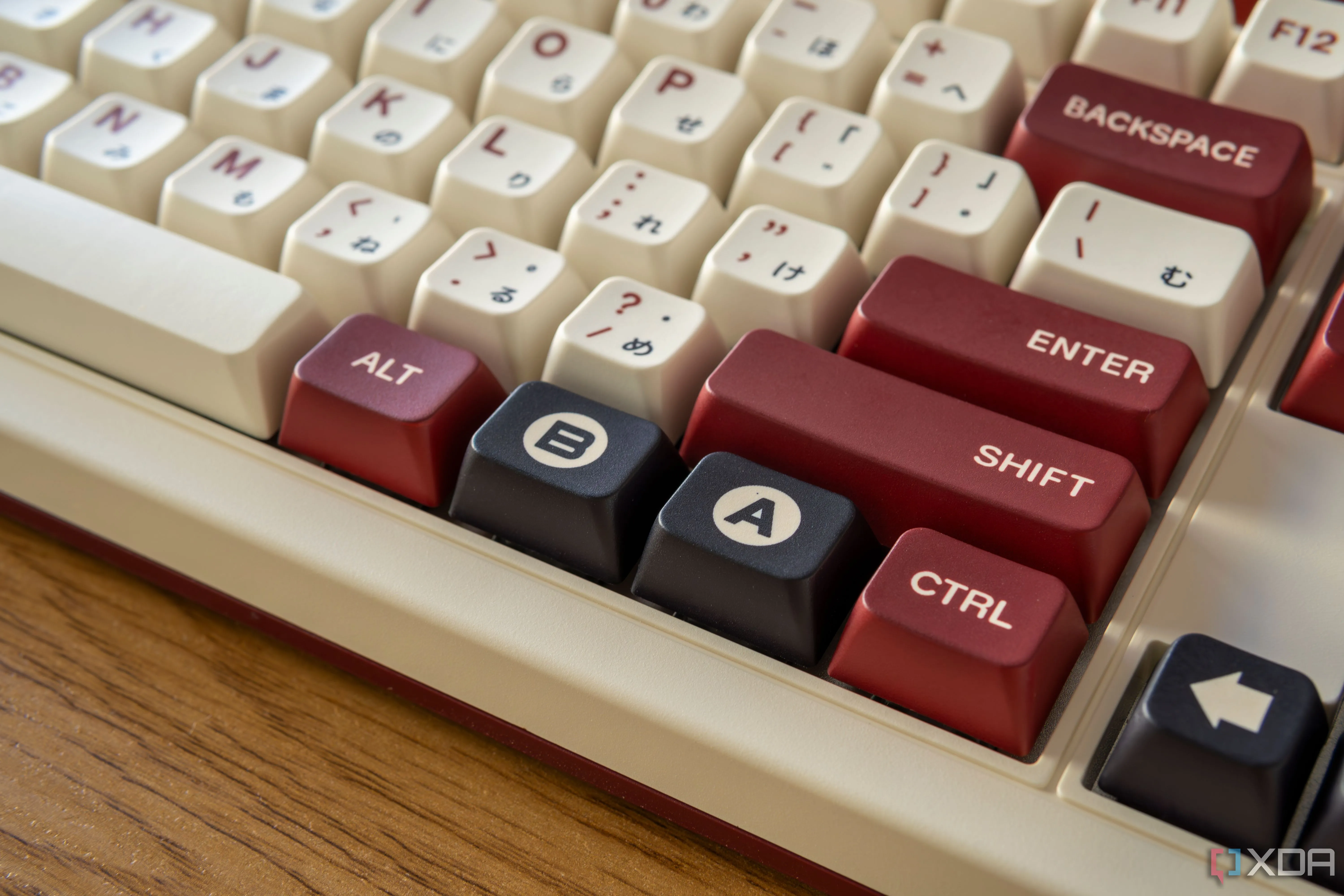 Bàn phím cơ 8BitDo Retro với các phím A và B, gợi nhớ về việc tối ưu hóa gõ phím