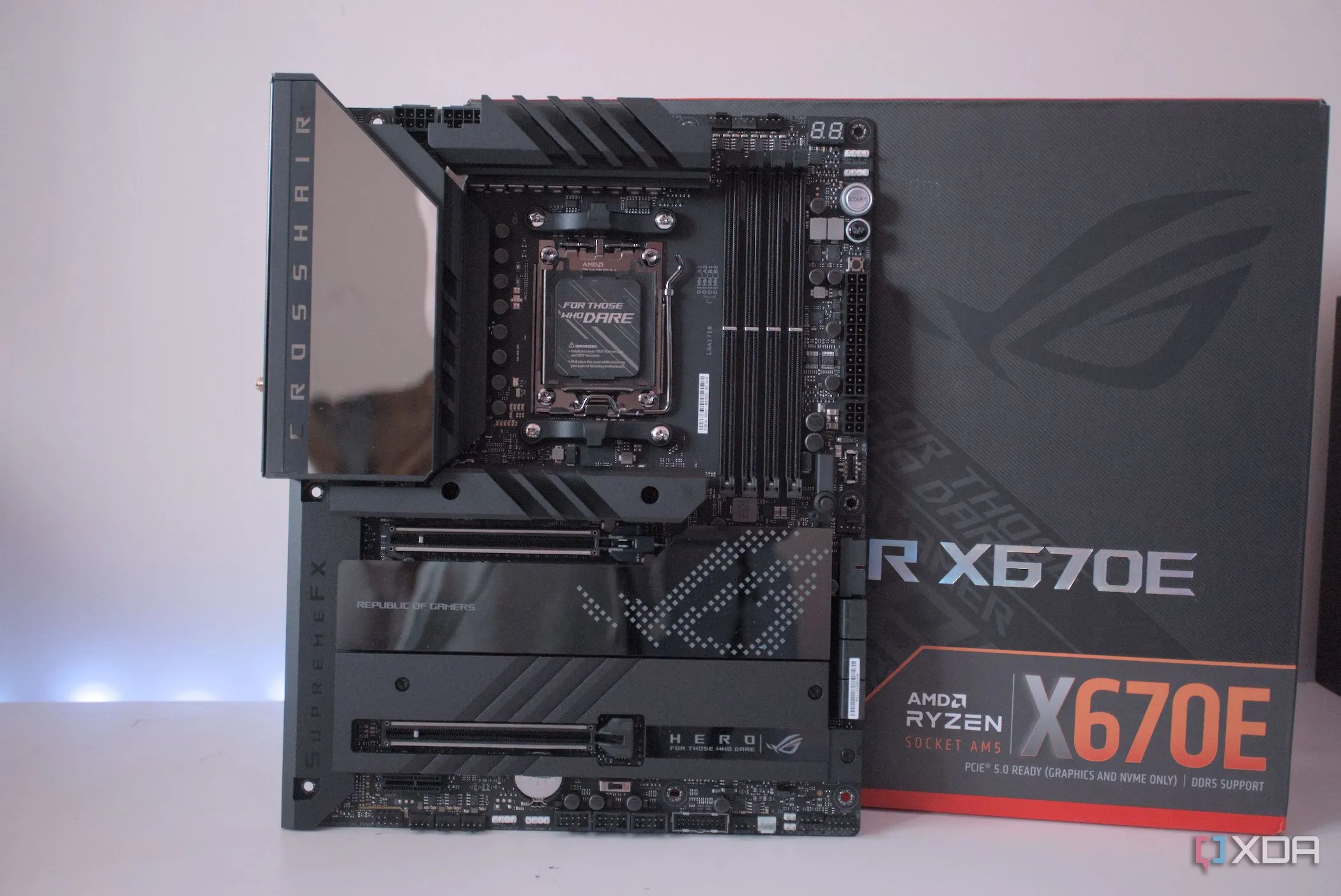 Bo mạch chủ ASUS ROG Crosshair X670E Hero
