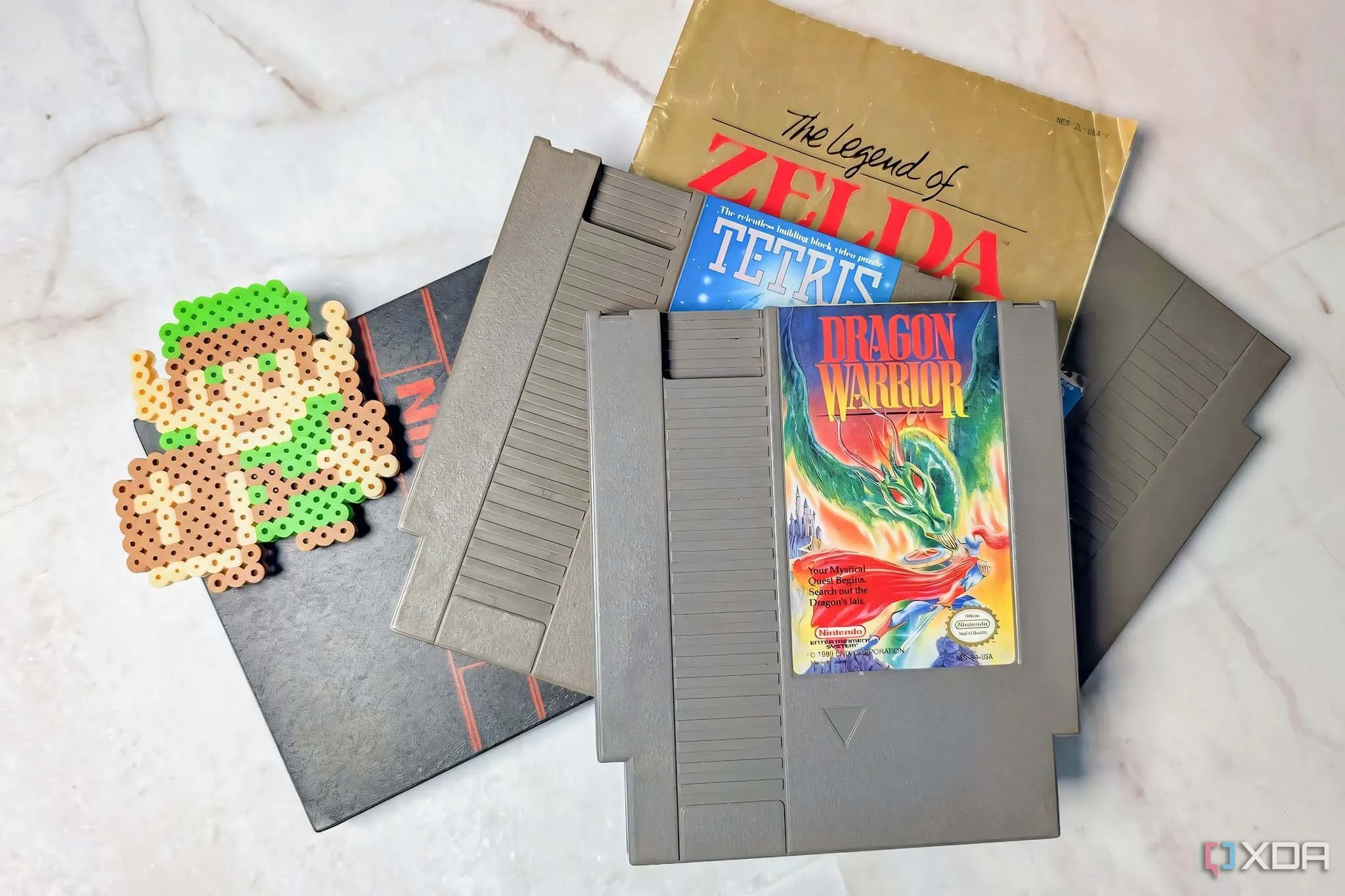 Bộ sưu tập băng NES với biểu tượng Legend of Zelda