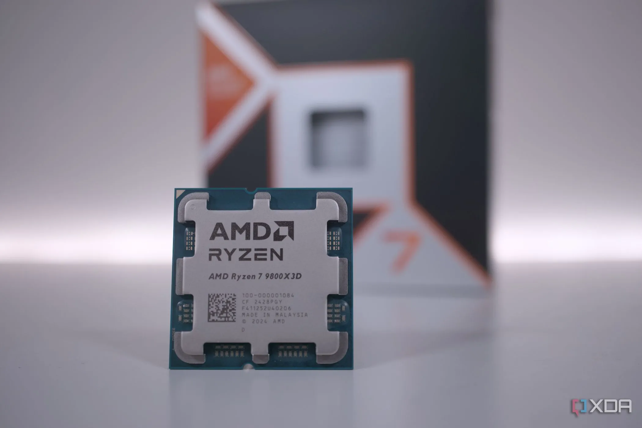 Bộ xử lý AMD Ryzen 7 9800X3D, thể hiện khả năng hỗ trợ CPU mới qua cập nhật BIOS