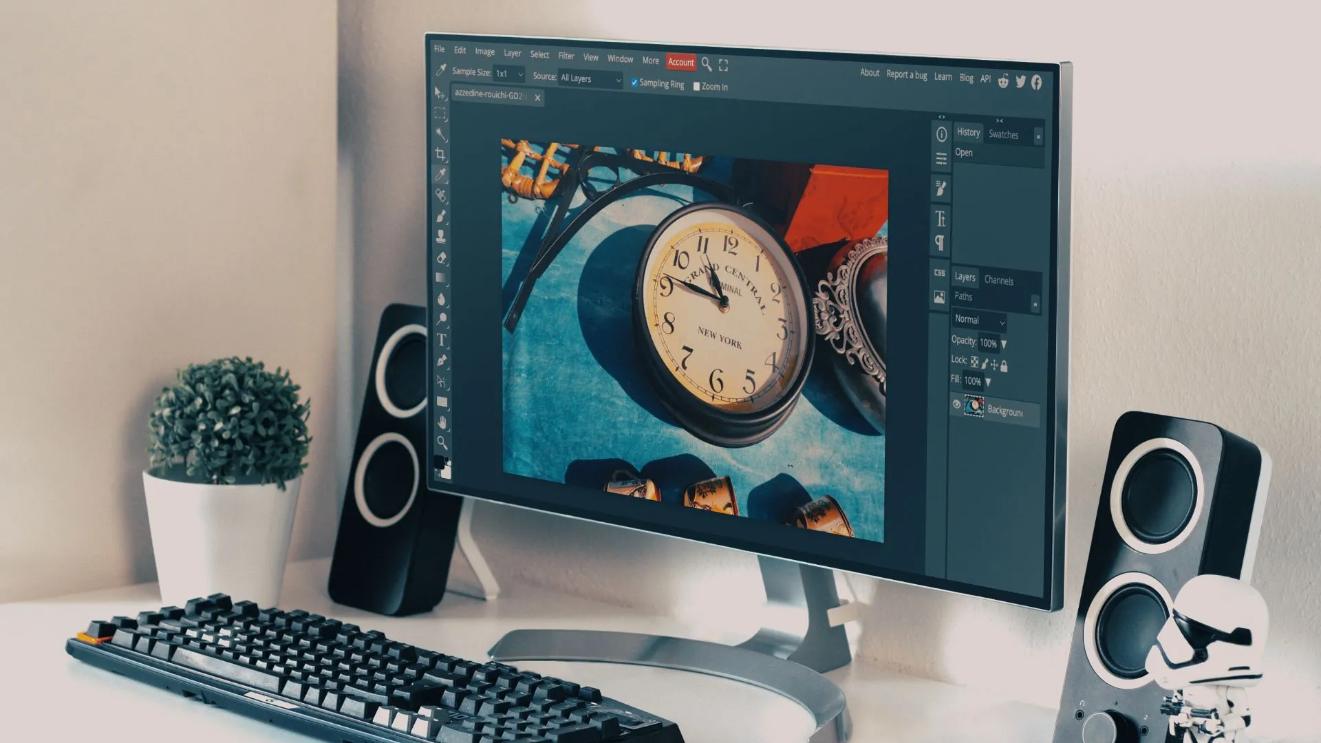 Các biểu tượng phần mềm Photopea, Krita và Darktable, những lựa chọn thay thế miễn phí cho Photoshop và Lightroom.
