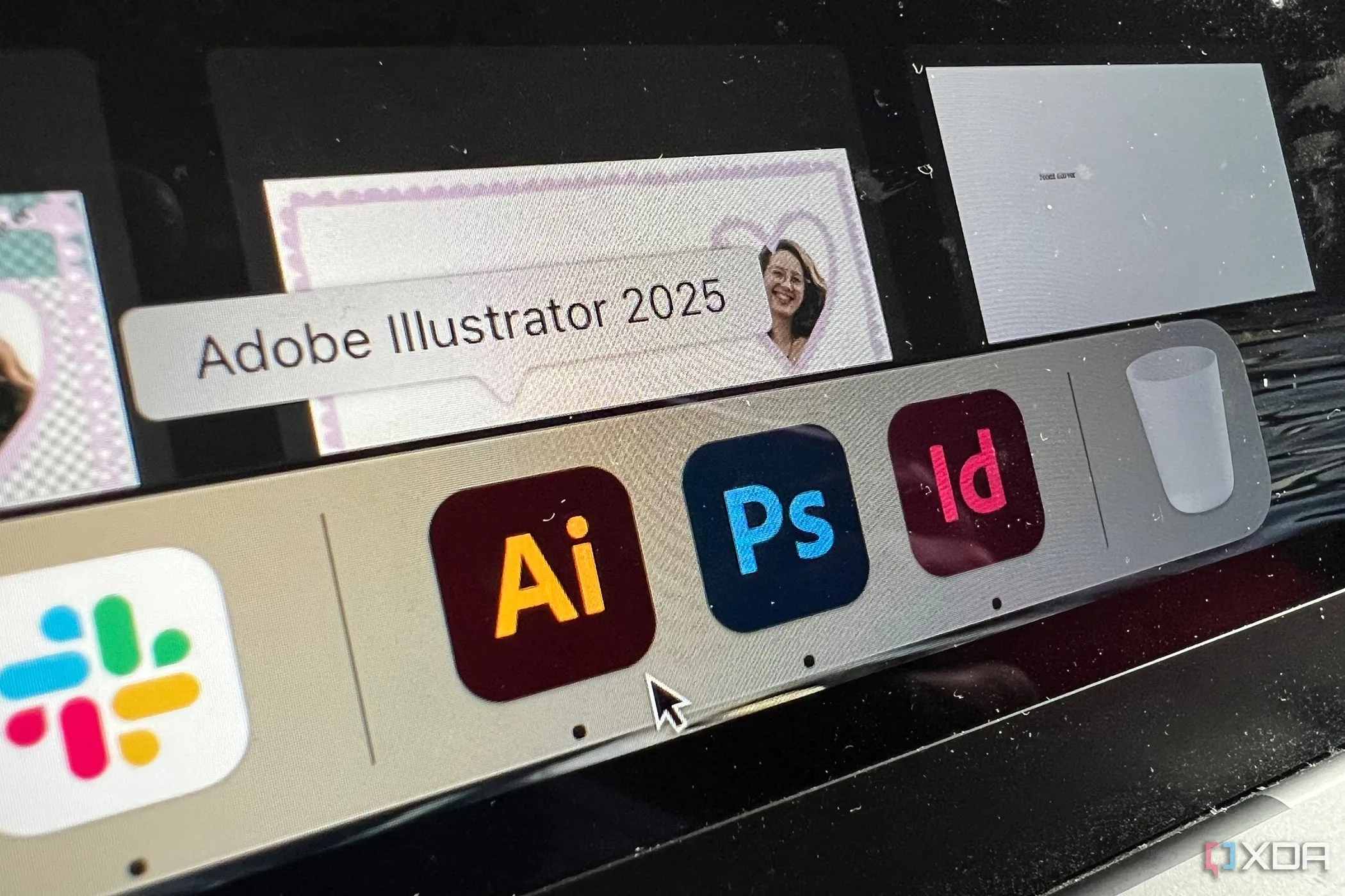 Các biểu tượng ứng dụng Adobe Illustrator, Photoshop và InDesign đại diện cho hệ sinh thái Adobe