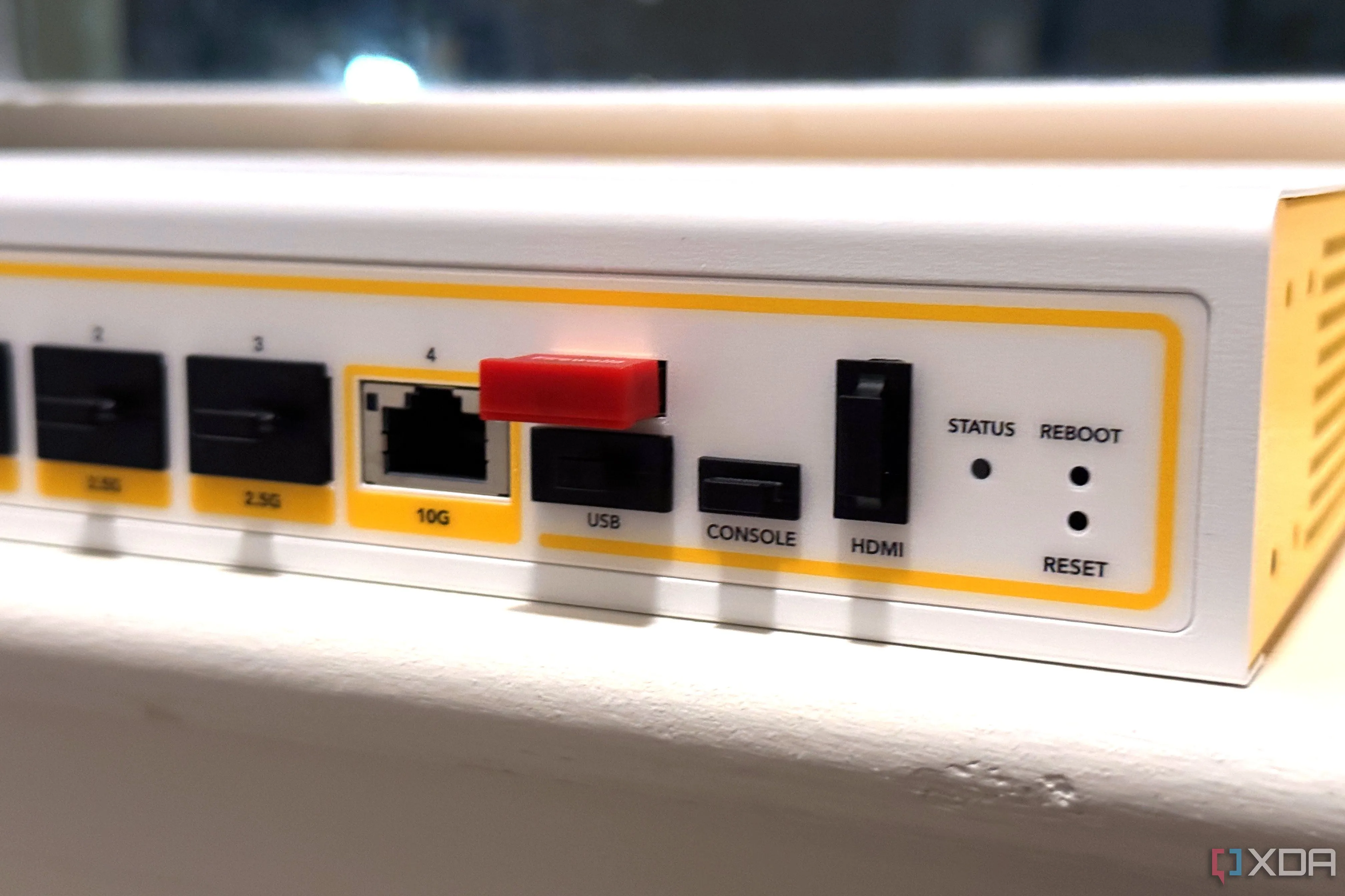 Các cổng kết nối trên tường lửa phần cứng Firewalla Gold Pro