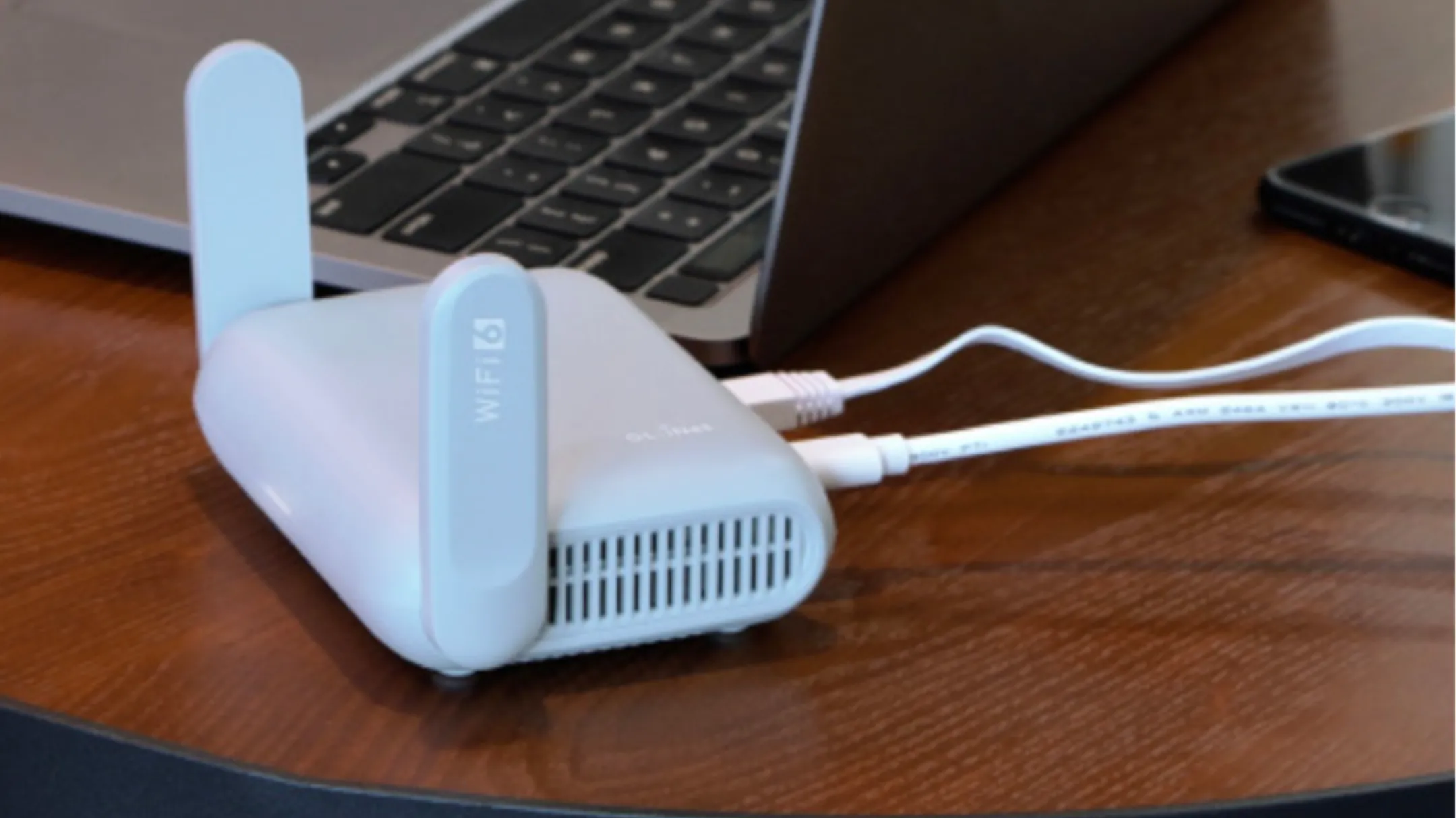 Các cổng kết nối và thông số kỹ thuật của router du lịch GL-MT3000