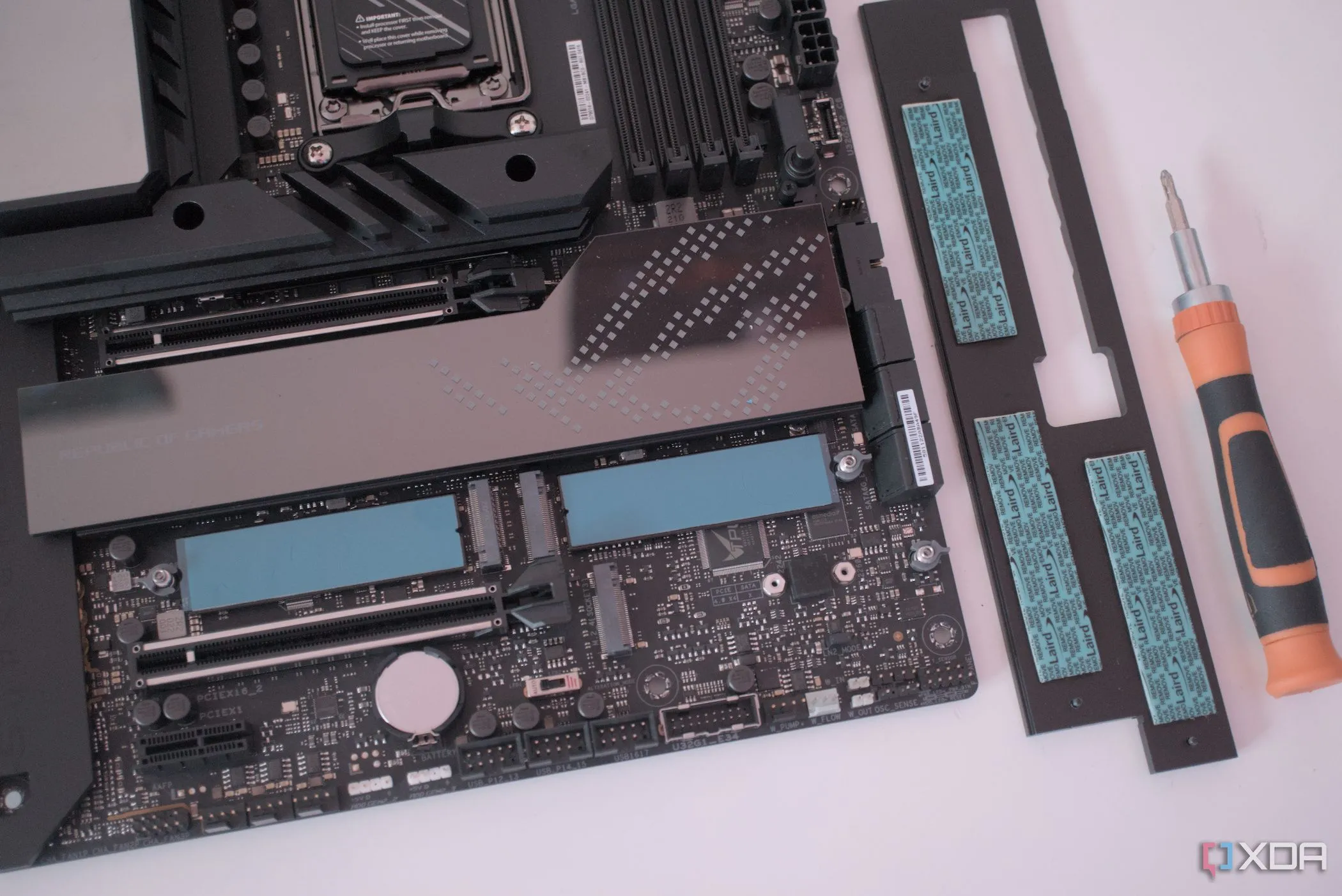 Các khe cắm M.2 NVMe tốc độ cao trên mainboard ASUS ROG Crosshair X670E Hero