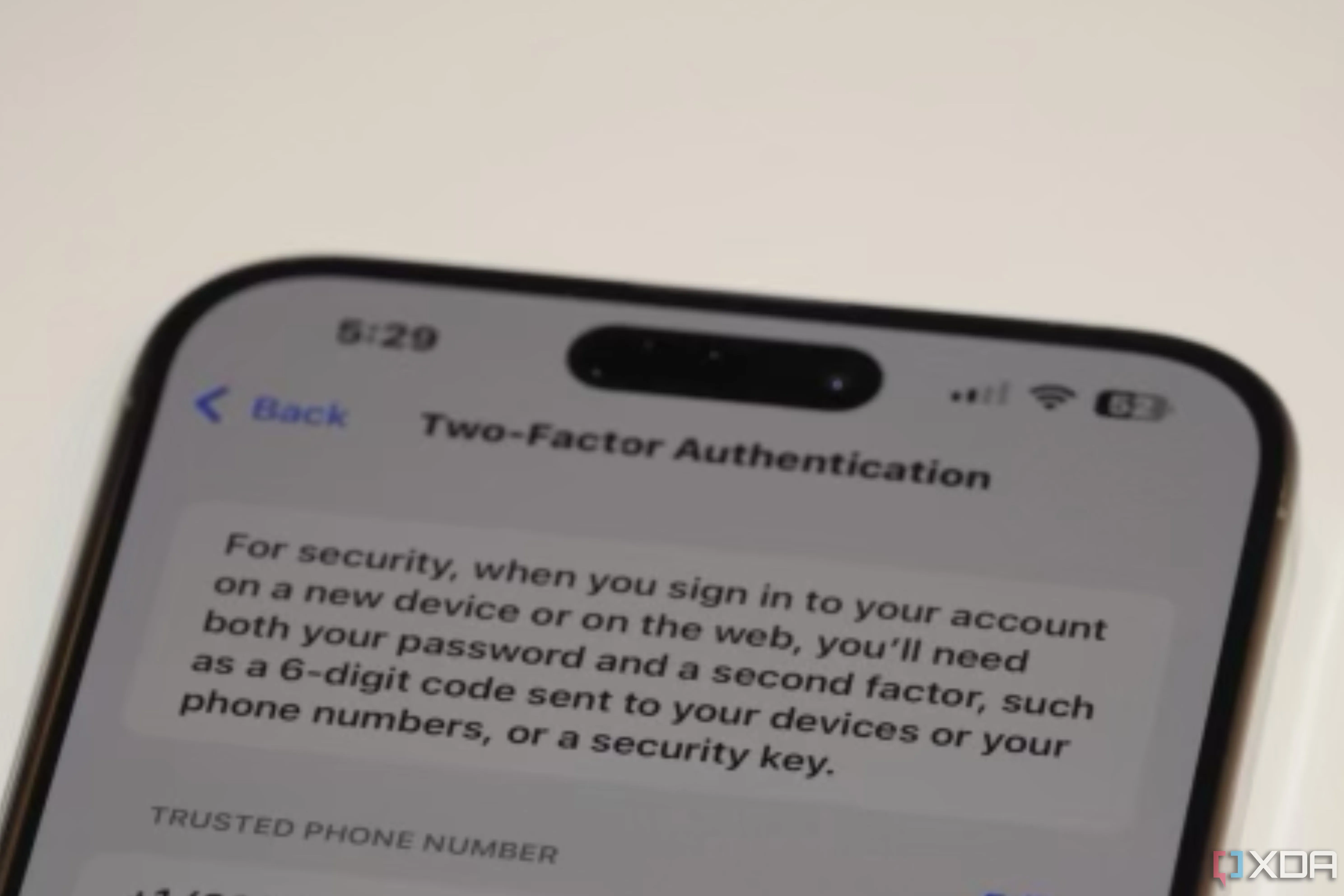 Cài đặt xác thực hai yếu tố (2FA) cho tài khoản Apple ID trên điện thoại iPhone