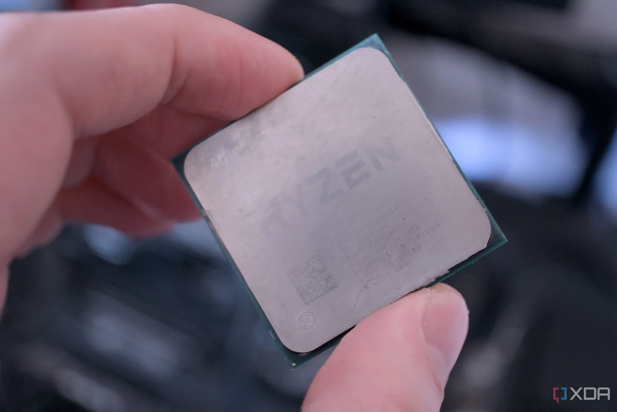 Cận cảnh IHS của CPU AMD Ryzen 9 5950X trên nền tảng AM4
