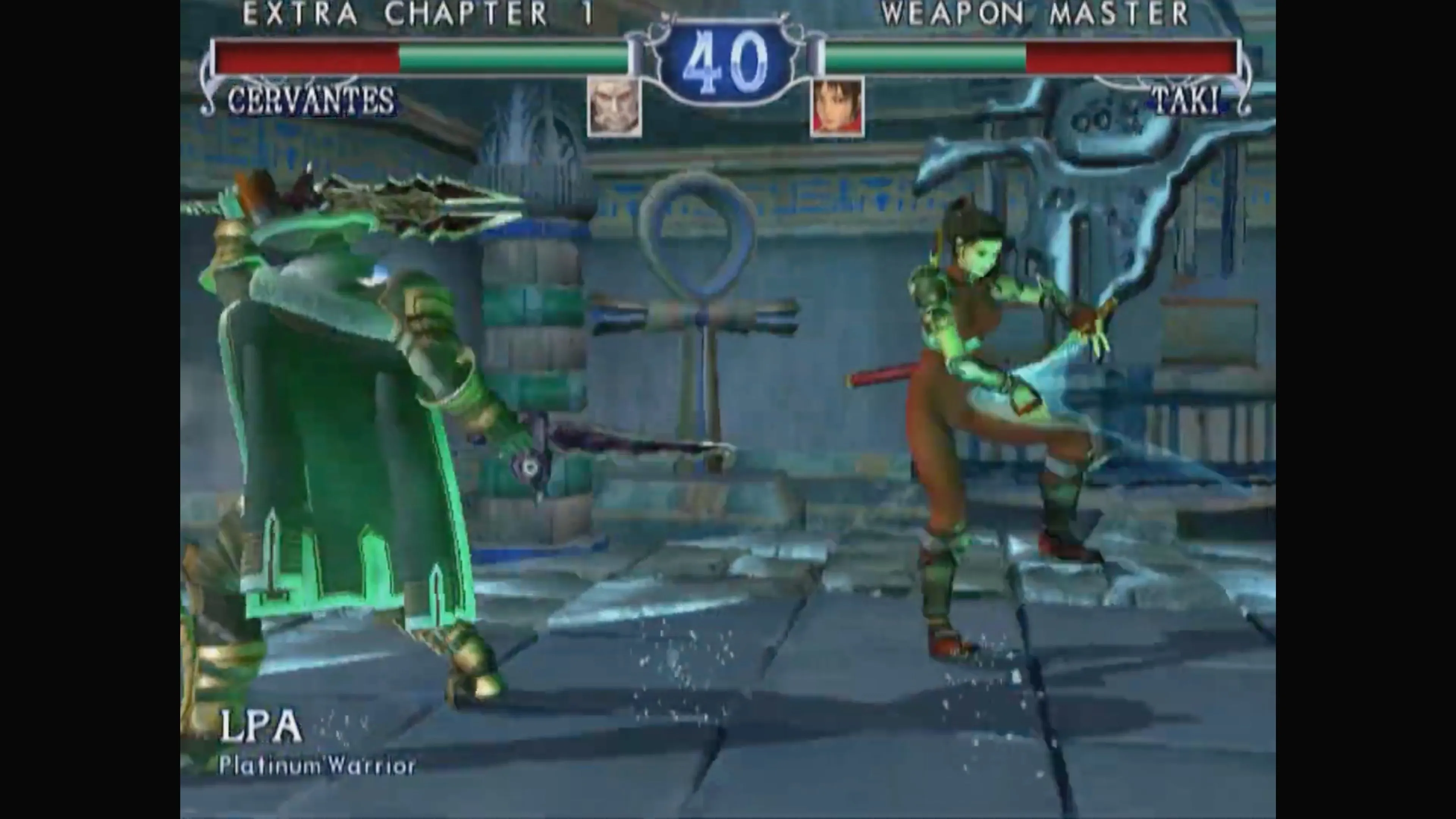 Cận cảnh nhân vật Cassandra trên sàn đấu của SoulCalibur II.