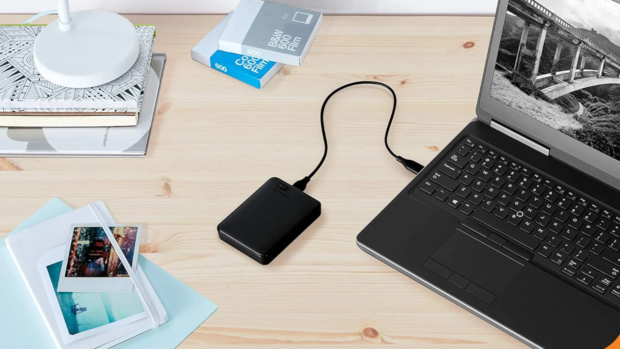 cận cảnh ổ cứng gắn ngoài WD Elements Portable 5TB