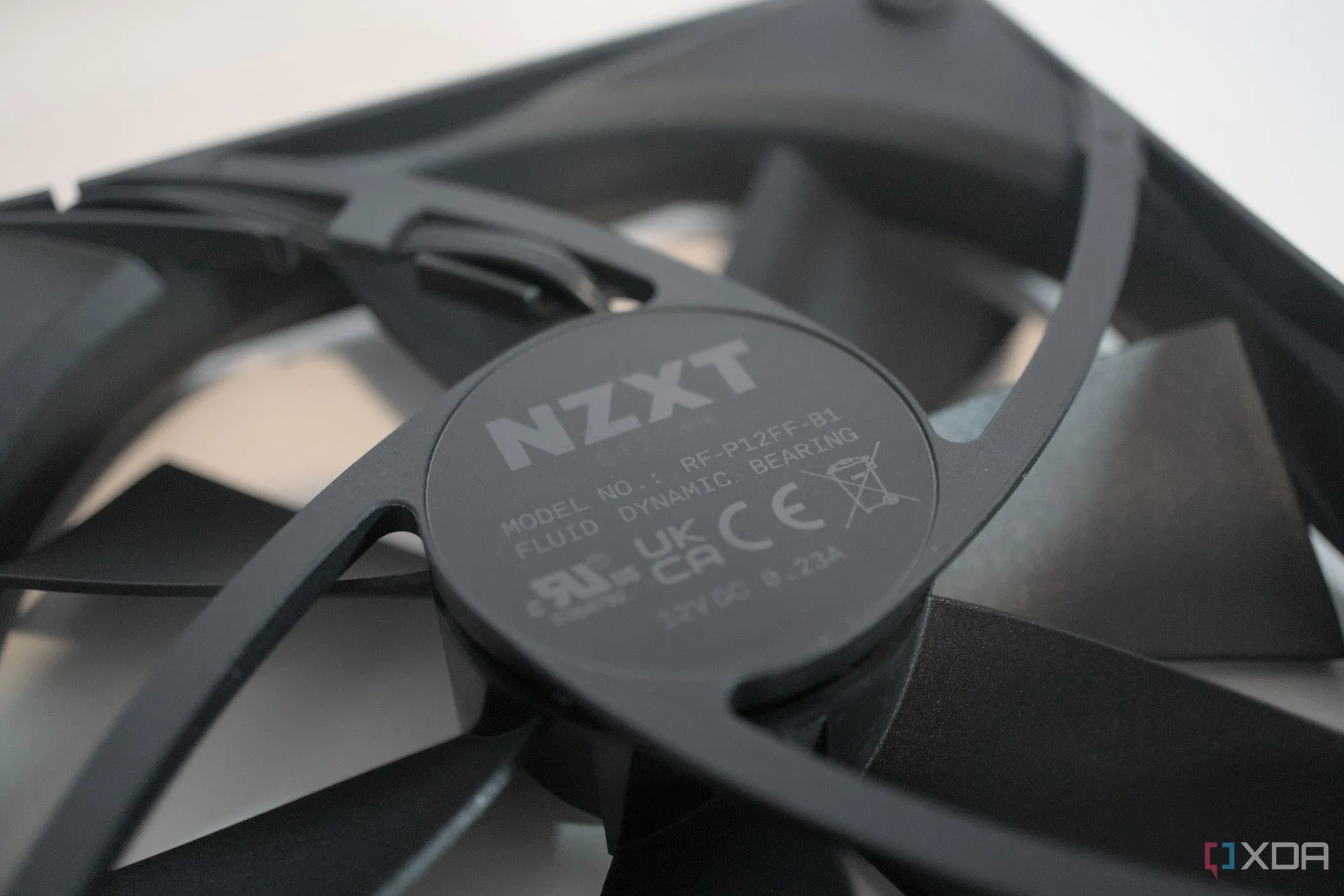 Cận cảnh quạt tản nhiệt của bộ làm mát AIO NZXT Kraken Elite 360, minh họa linh kiện quạt chất lượng cao.