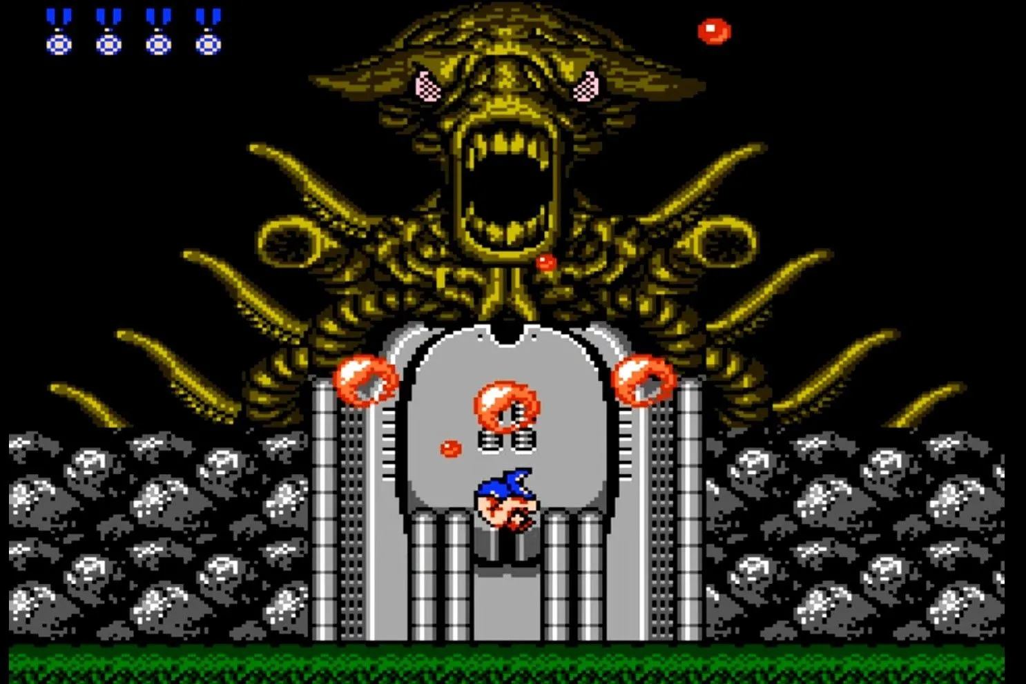 Cảnh game Contra trên NES, nhân vật đối đầu boss ngoài hành tinh, nhấn mạnh lối chơi bắn súng tốc độ cao và thử thách