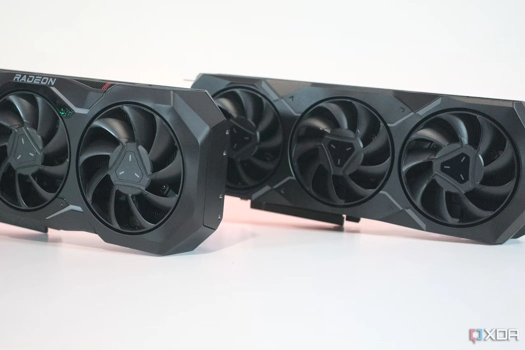Card đồ họa AMD Radeon RX 7900 XTX đại diện cho dòng RDNA, hứa hẹn cải tiến Ray Tracing và AI trên RDNA 4