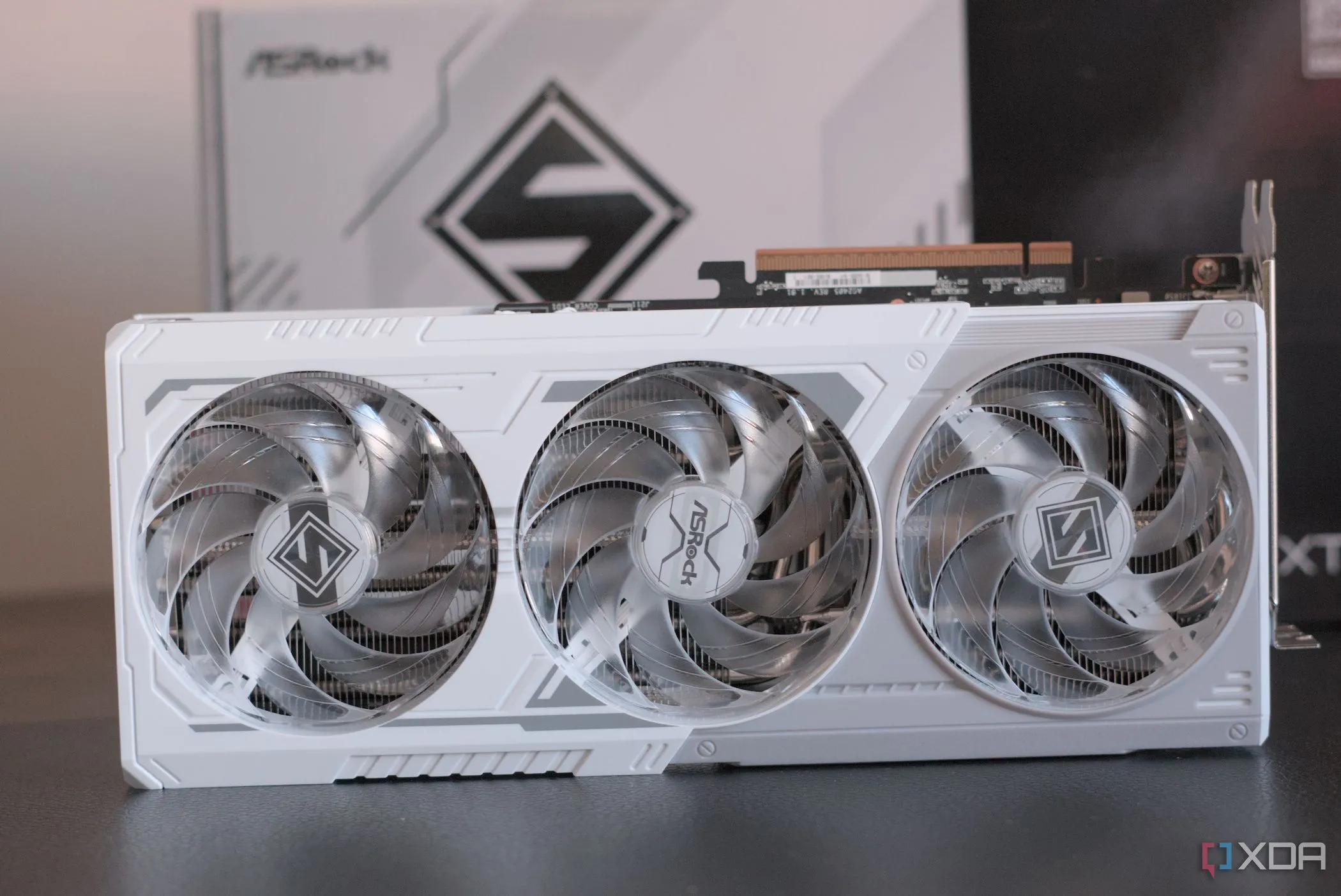 Card đồ họa ASRock Radeon RX 9070 XT Steel Legend, đại diện cho đối thủ cạnh tranh mạnh mẽ của AMD trong phân khúc GPU.