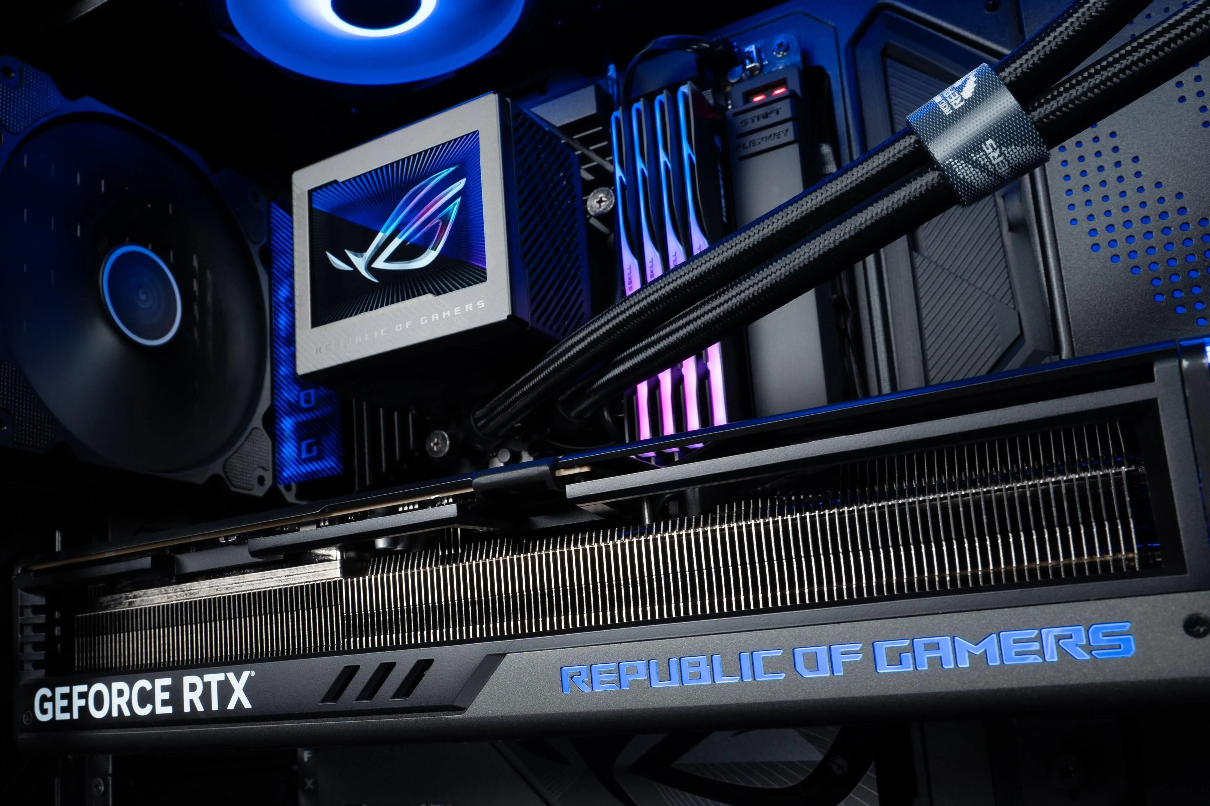 Card đồ họa ASUS ROG Strix GeForce RTX 4090 BTF, ví dụ về một GPU cao cấp với băng thông bộ nhớ ấn tượng