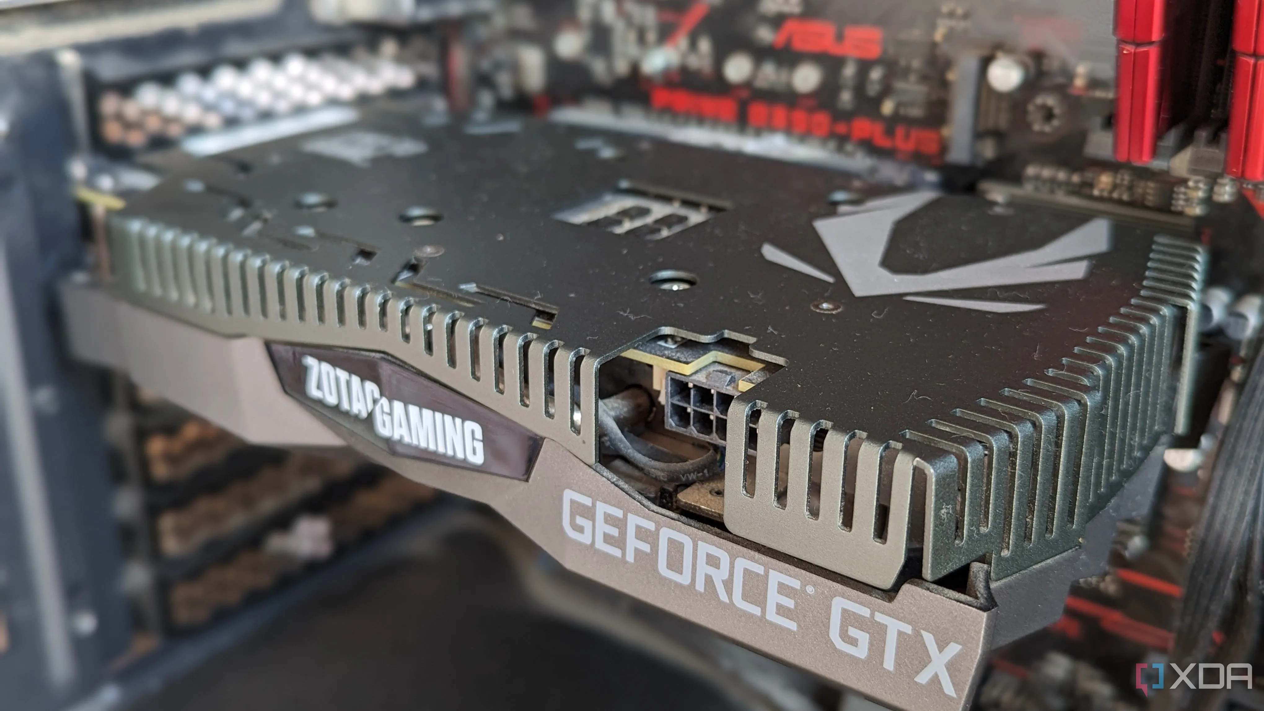 Card đồ họa GTX 1660 Ti được lắp đặt trong một bộ PC chơi game