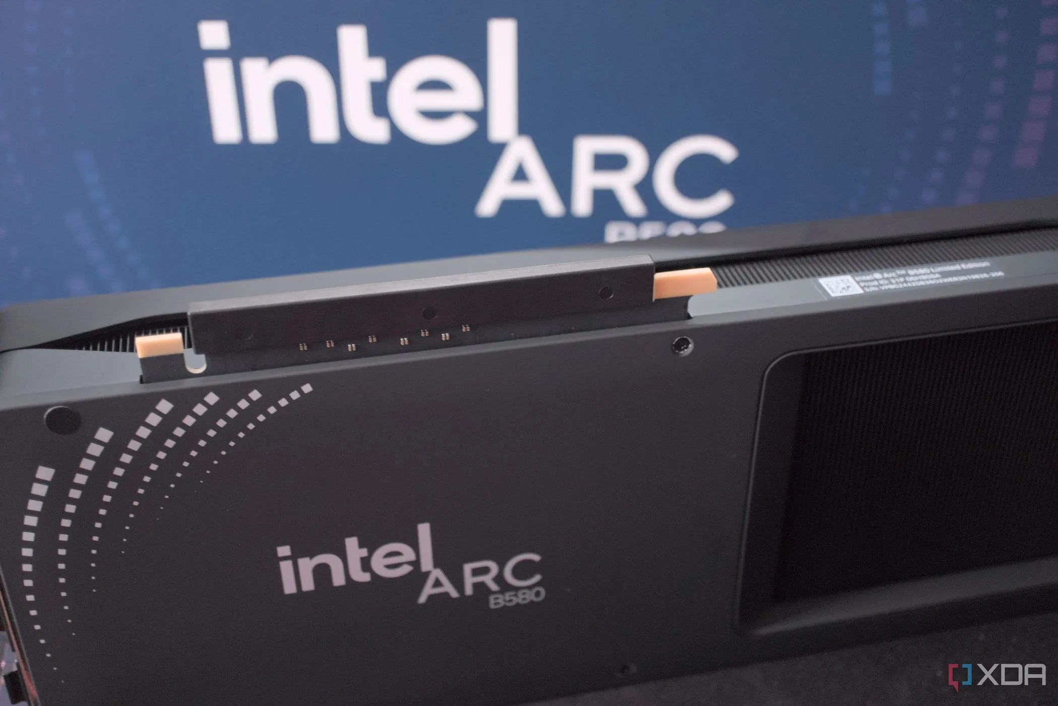 Card đồ họa Intel Arc B580, đối thủ nội bộ của B570
