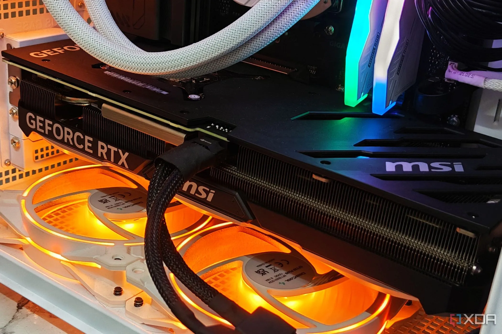 Card đồ họa MSI GeForce RTX 4070 Ti Super Ventus 3X được lắp trong máy tính.
