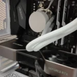 card đồ họa NVIDIA GeForce RTX 3080 Founders Edition trong bộ PC gaming màu trắng