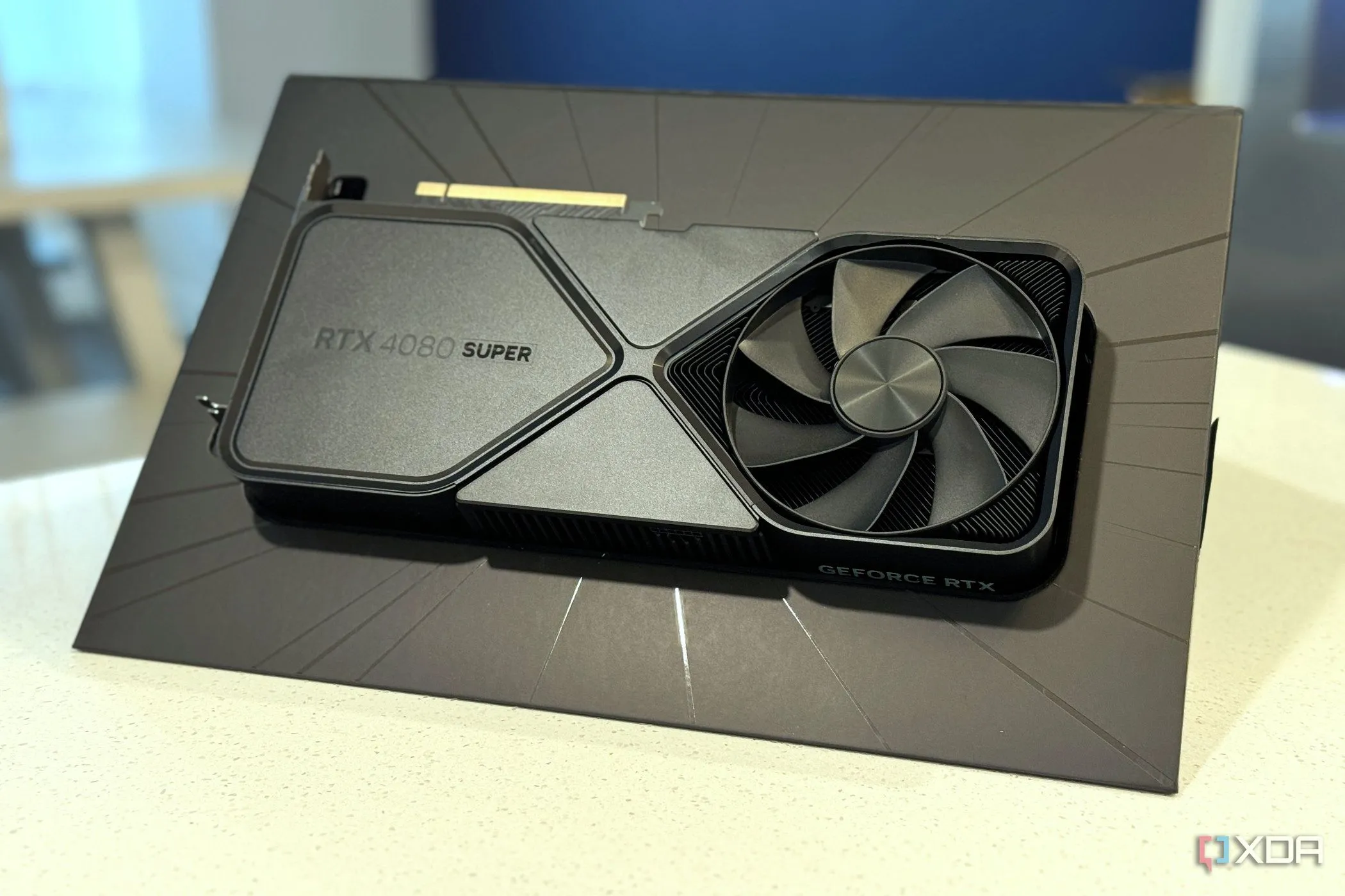 Card đồ họa Nvidia GeForce RTX 4080 Super FE trong hộp