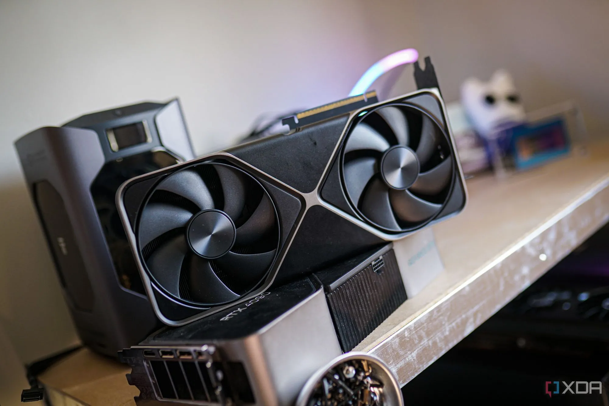Card đồ họa Nvidia GeForce RTX 5090 trong môi trường làm việc