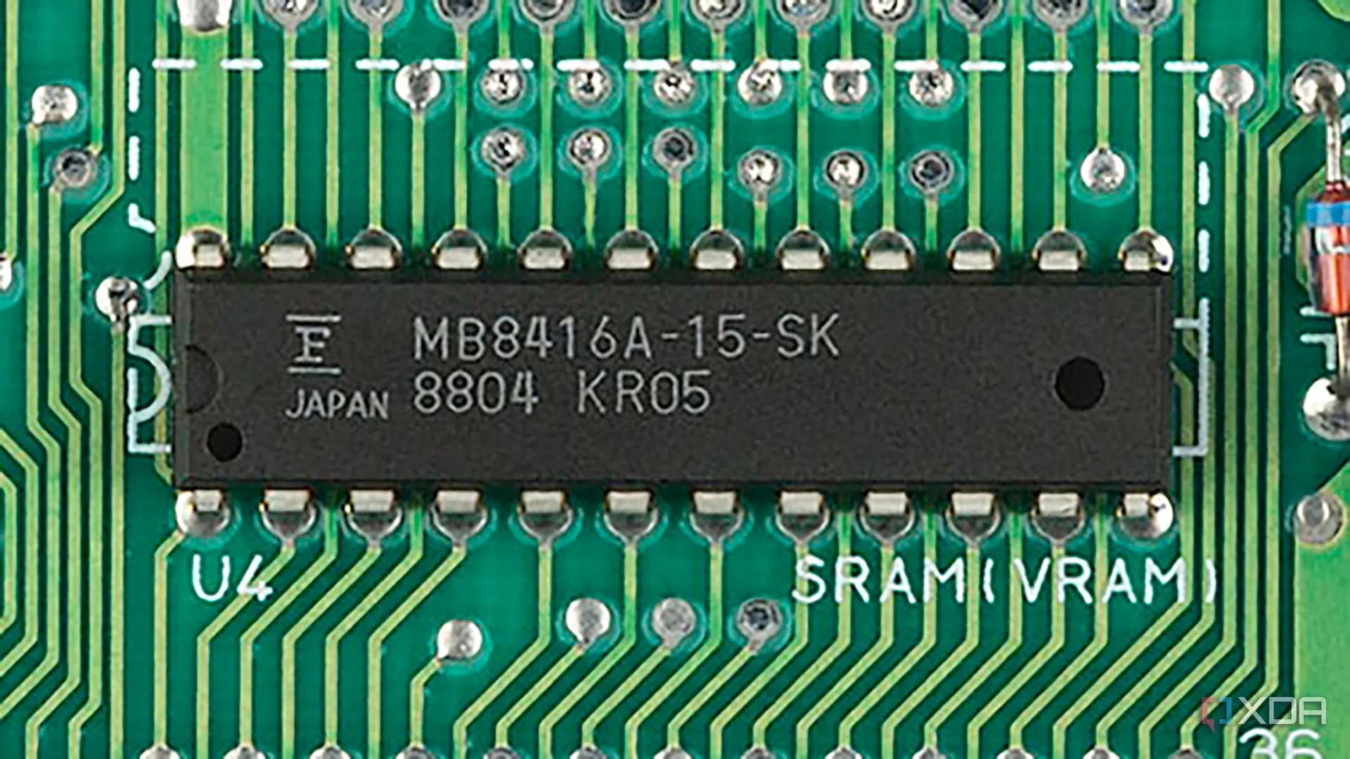 Chip VRAM 2KB của Nintendo NES đời đầu, lưu trữ dữ liệu video cho đồ họa