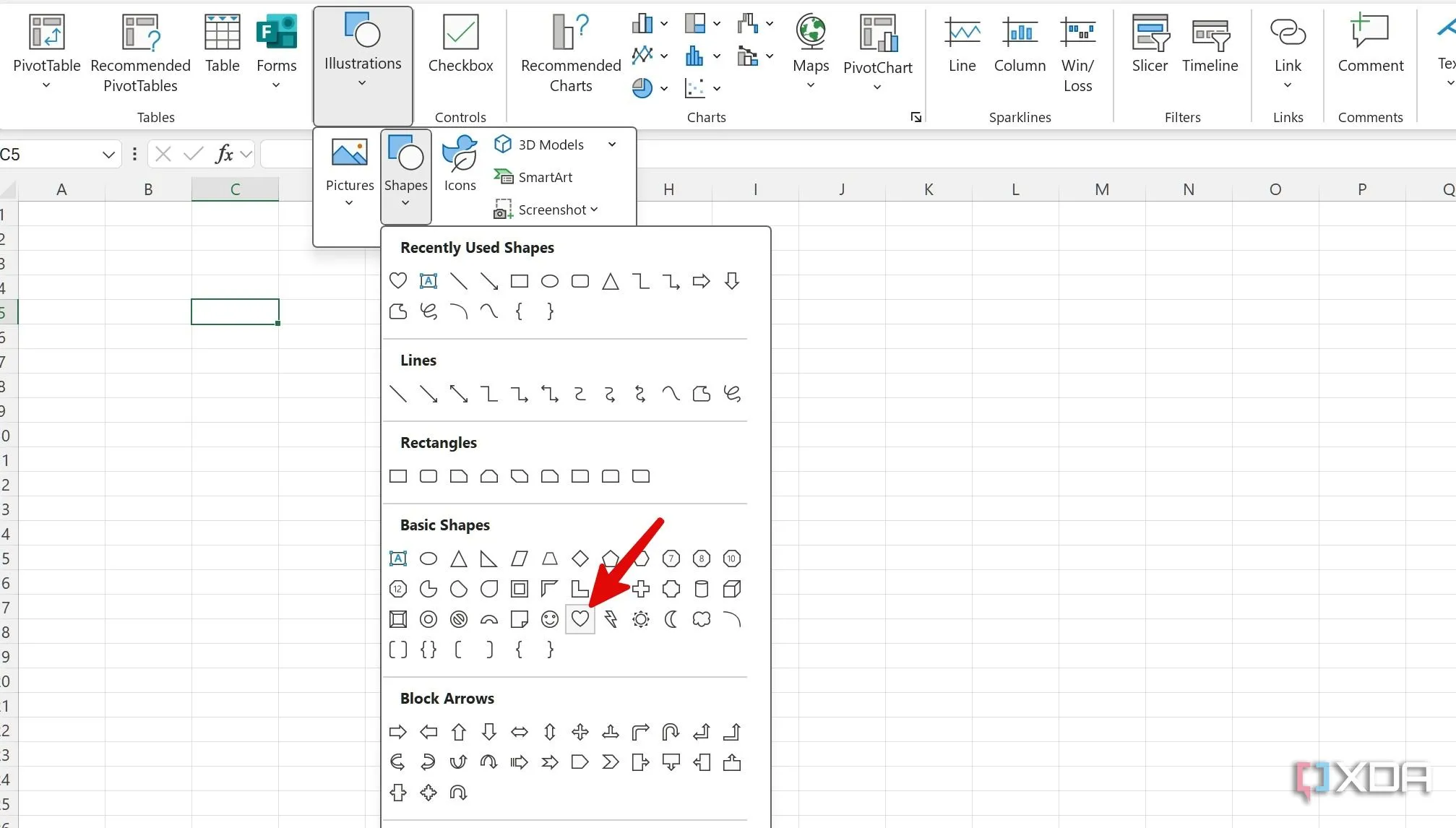 Chọn hình trái tim từ menu Shapes trong Excel