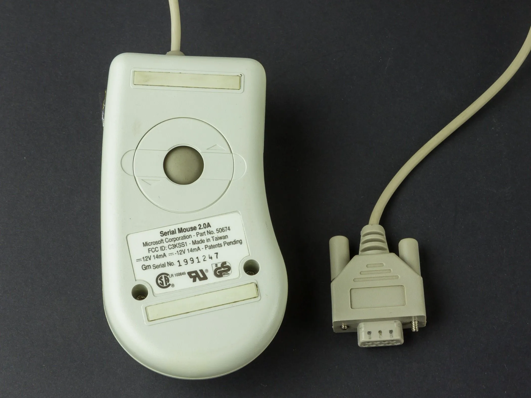 Chuột bi với cổng kết nối Serial cổ điển