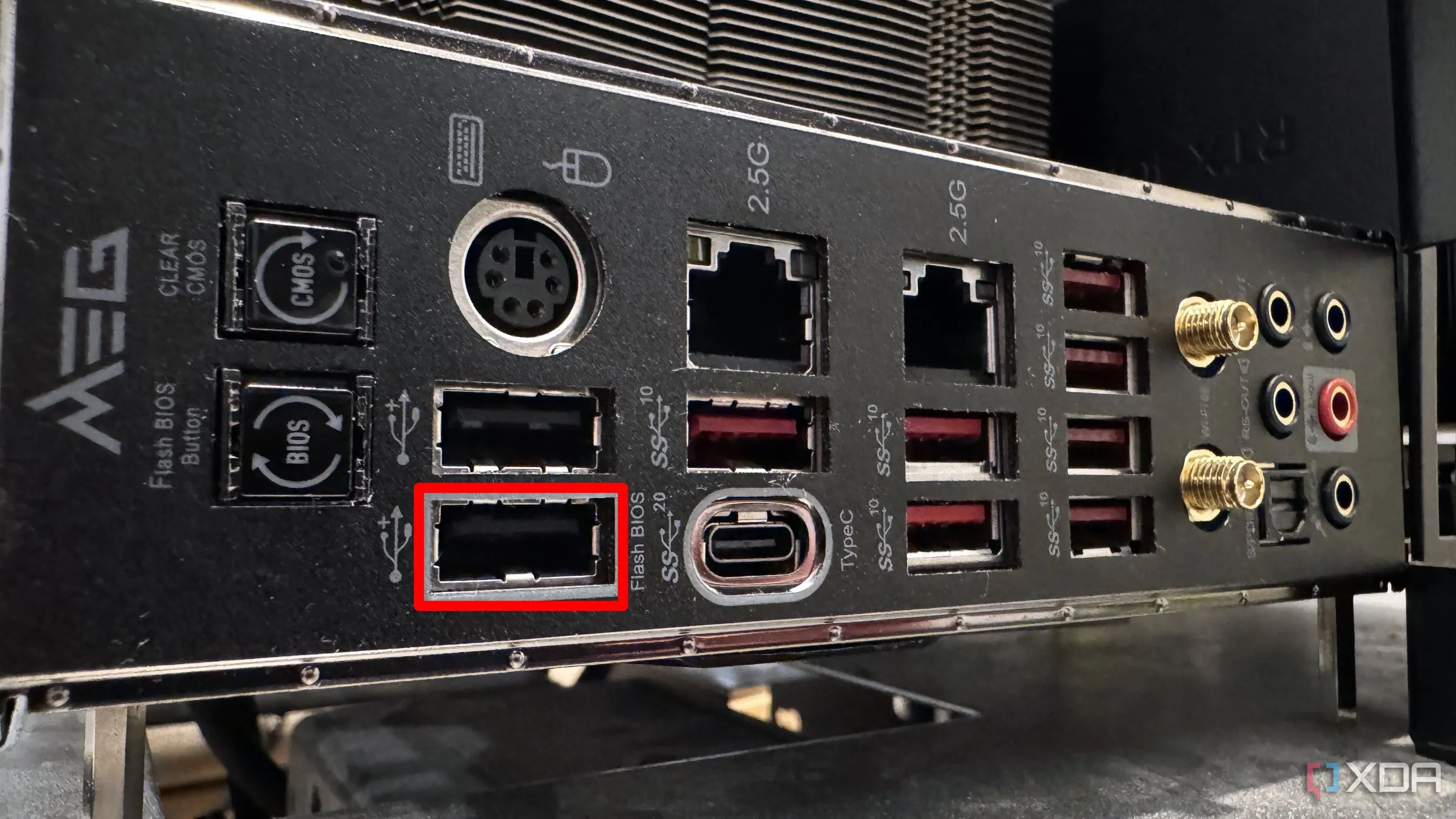 Cổng USB BIOS Flashback trên bo mạch chủ MSI Z690 Unify-X